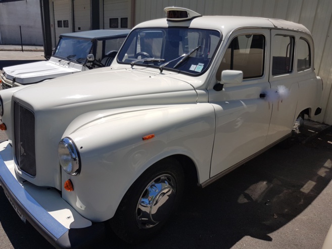 Location taxi anglais sur le Bassin d'Arcachon : voiture idéale pour un mariage ou fleuriste Location taxi anglais sur le Bassin d'Arcachon : voiture idéale pour un mariage ou fleuriste