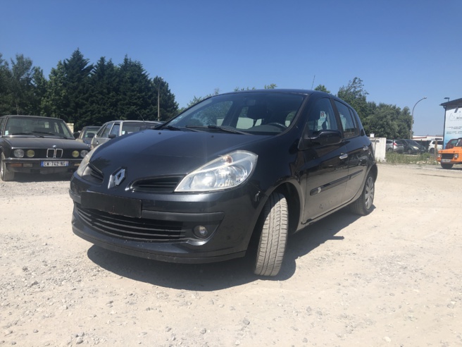 A vendre Renault Clio III diesel (dci)  de 2007 entièrement révisée.