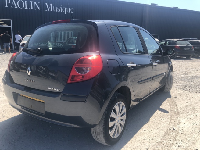 A vendre Renault Clio III diesel (dci)  de 2007 entièrement révisée.