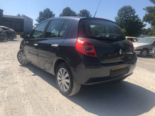 A vendre Renault Clio III diesel (dci)  de 2007 entièrement révisée.