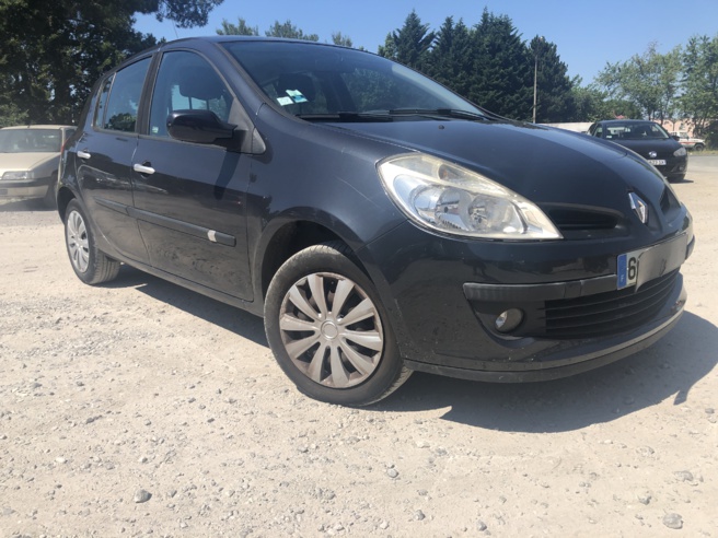 A vendre Renault Clio III diesel (dci)  de 2007 entièrement révisée.