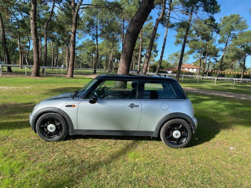 MINI 1,6 115 CH peinture neuve et révision complète CT OK à 3700 euros MINI 1,6 115 CH peinture neuve et révision complète CT OK à 3700 euros