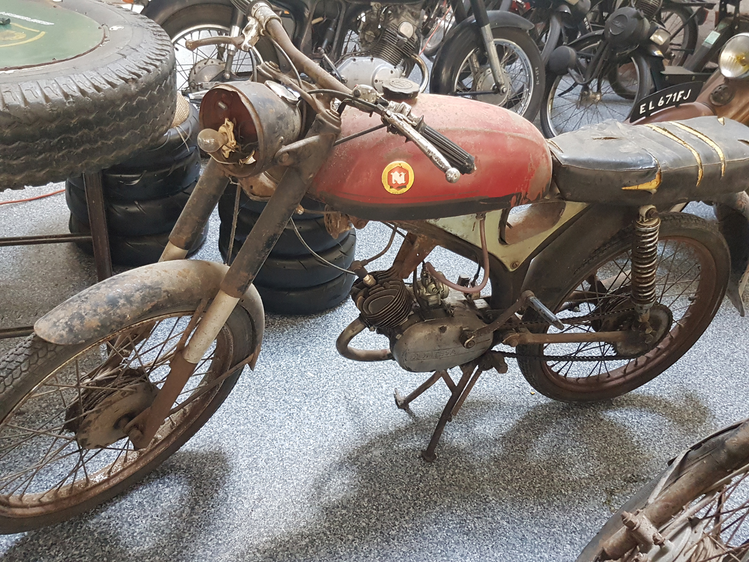 RECRUTEMENT : mécanicien confirmé auto-moto spécialisé  RECRUTEMENT : mécanicien confirmé auto-moto spécialisé