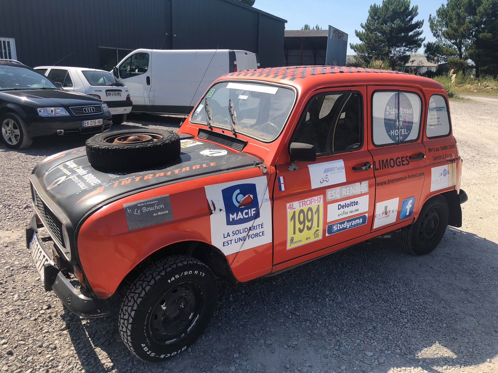 Lot de 4l à préparer pour un 4l Trophy