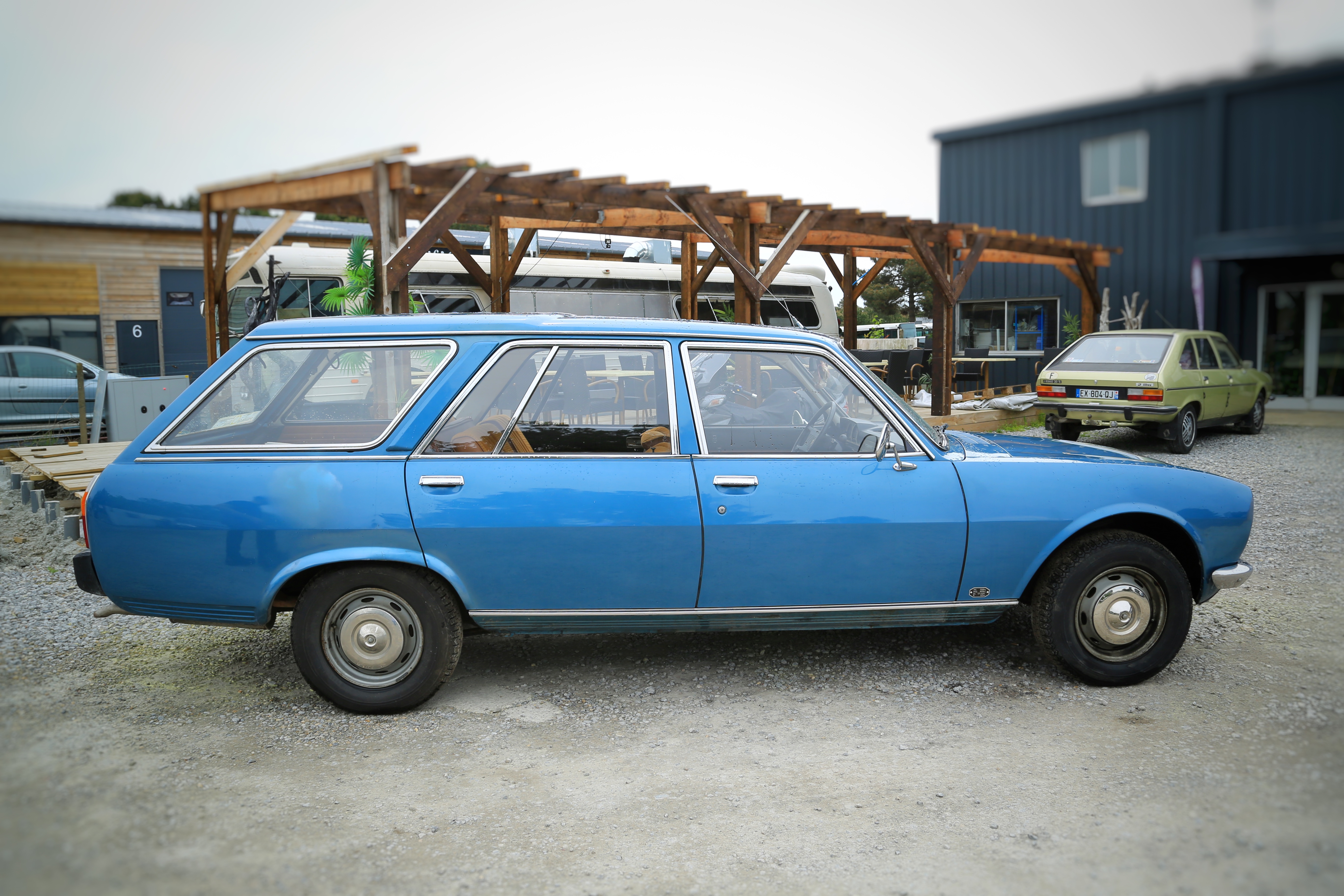 Rare 504 break bleue 7 places de 1976