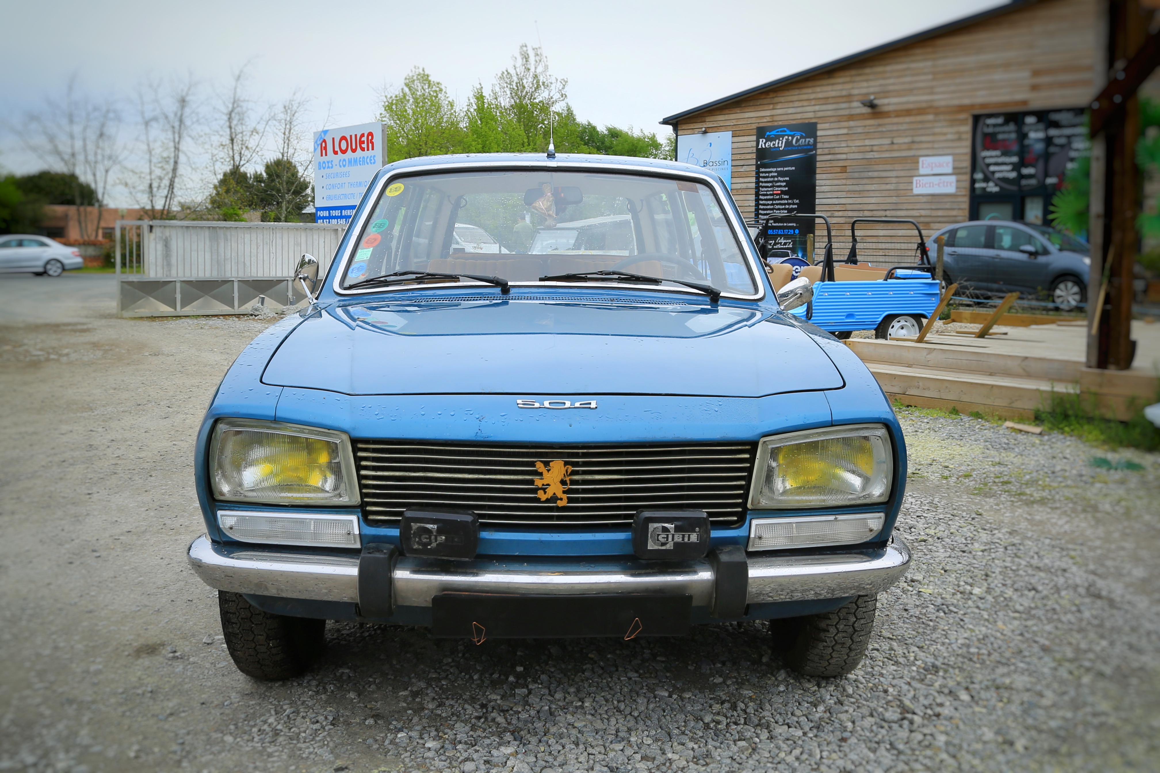 Rare 504 break bleue 7 places de 1976