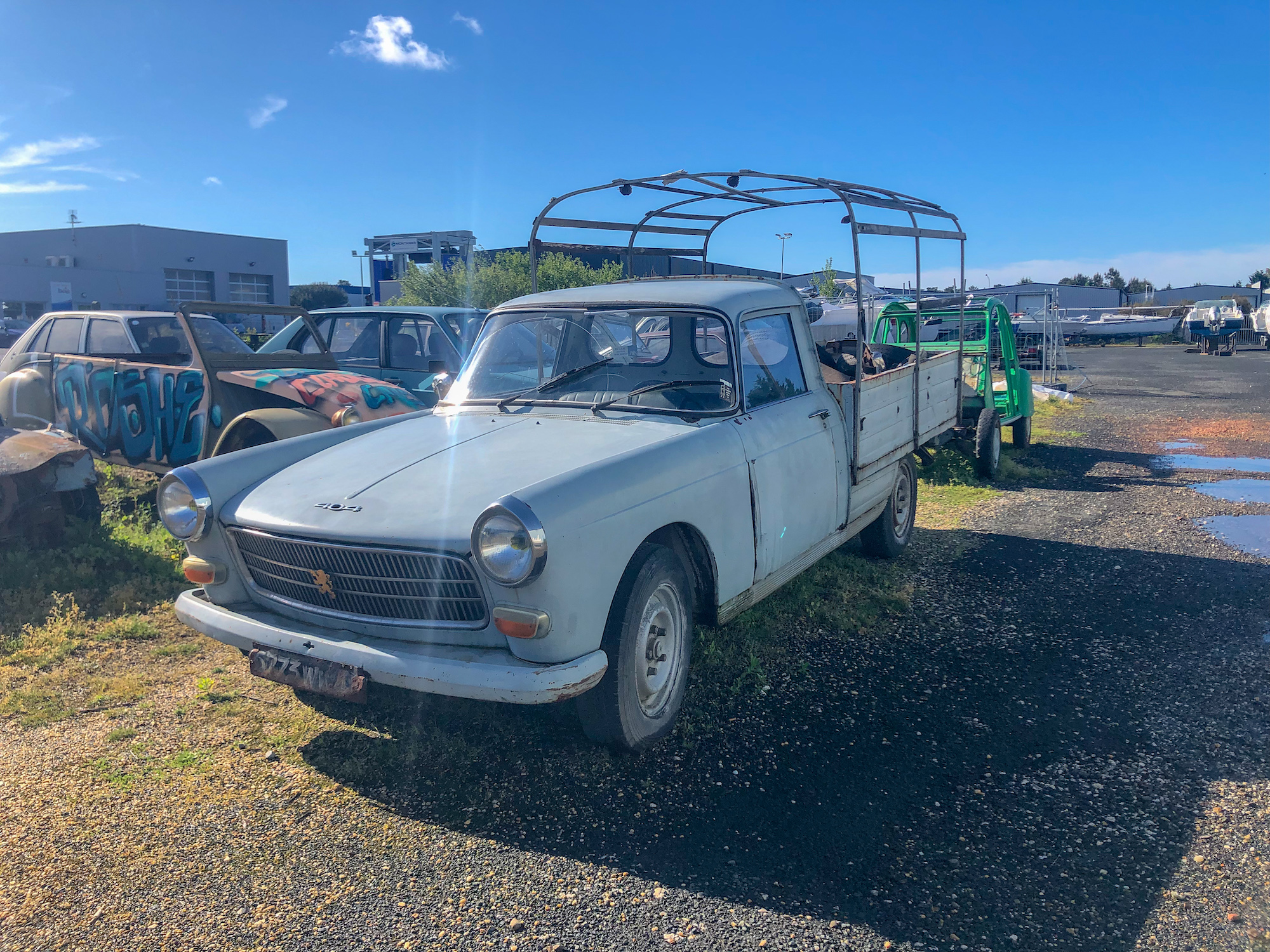 A vendre Peugeot 404 Pick-up (camionnette bâchée)