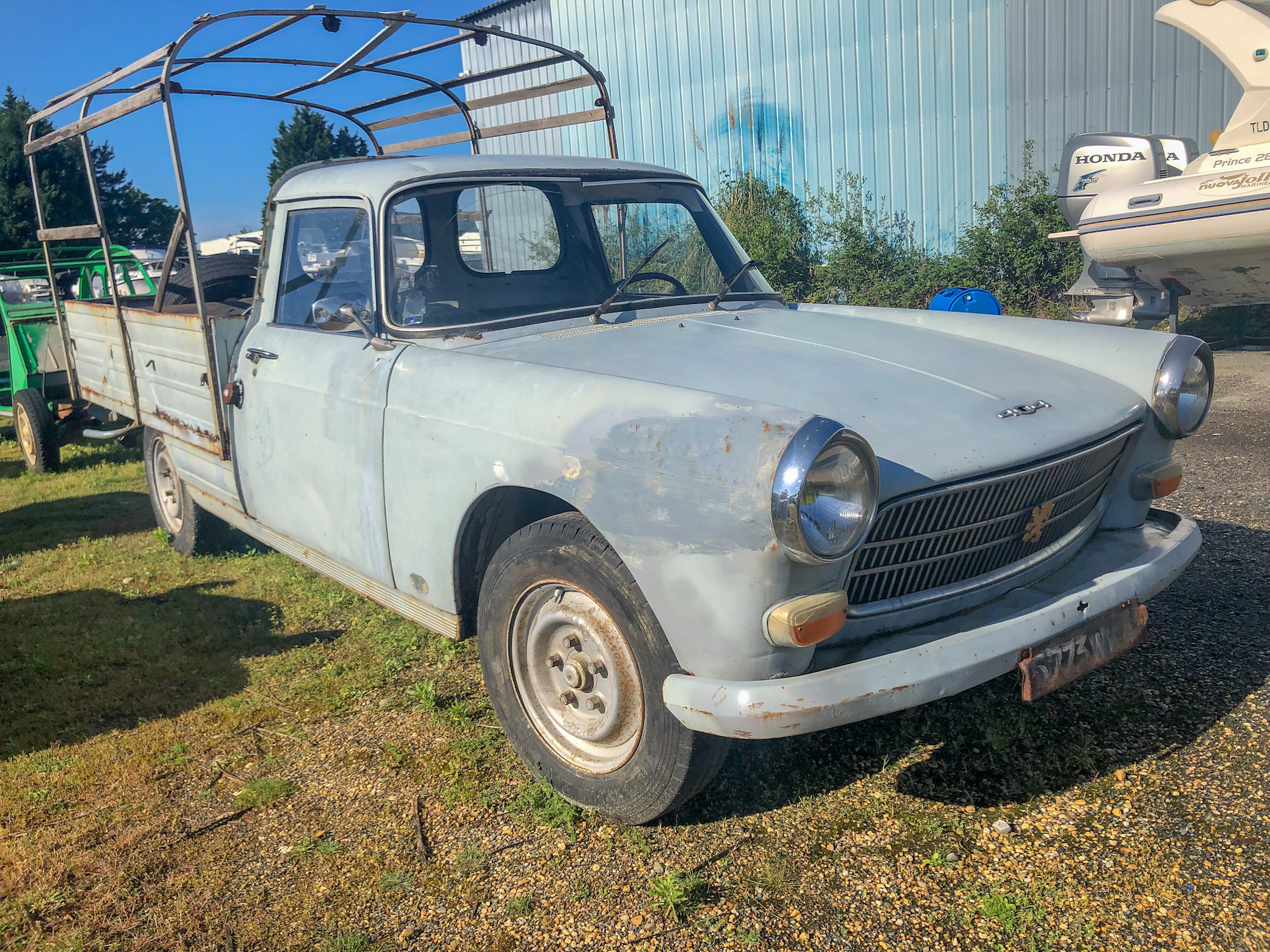 A vendre Peugeot 404 Pick-up (camionnette bâchée)