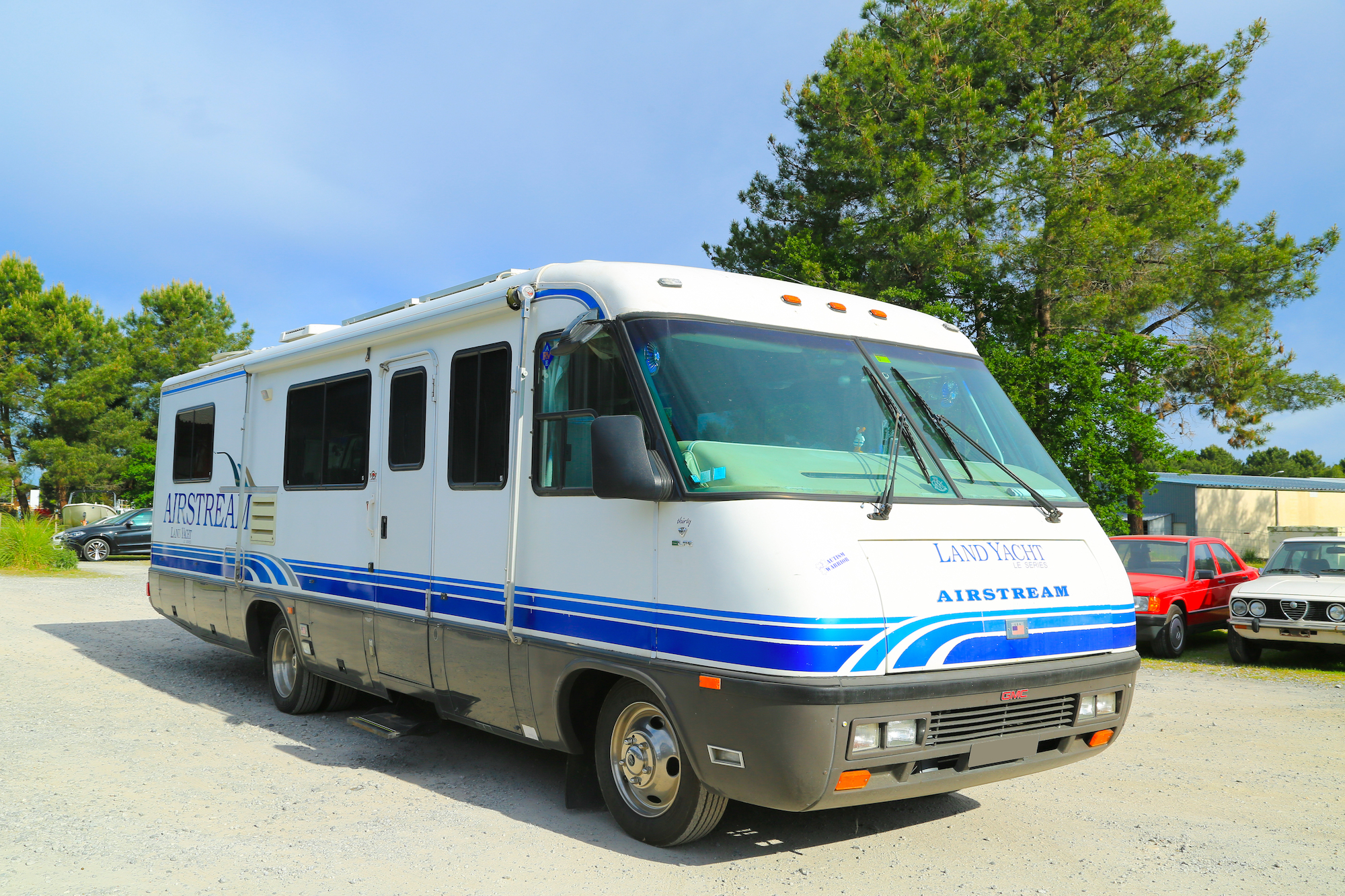 Camping car américain : GMC Chevrolet Airstream Land Yacht LE 30'