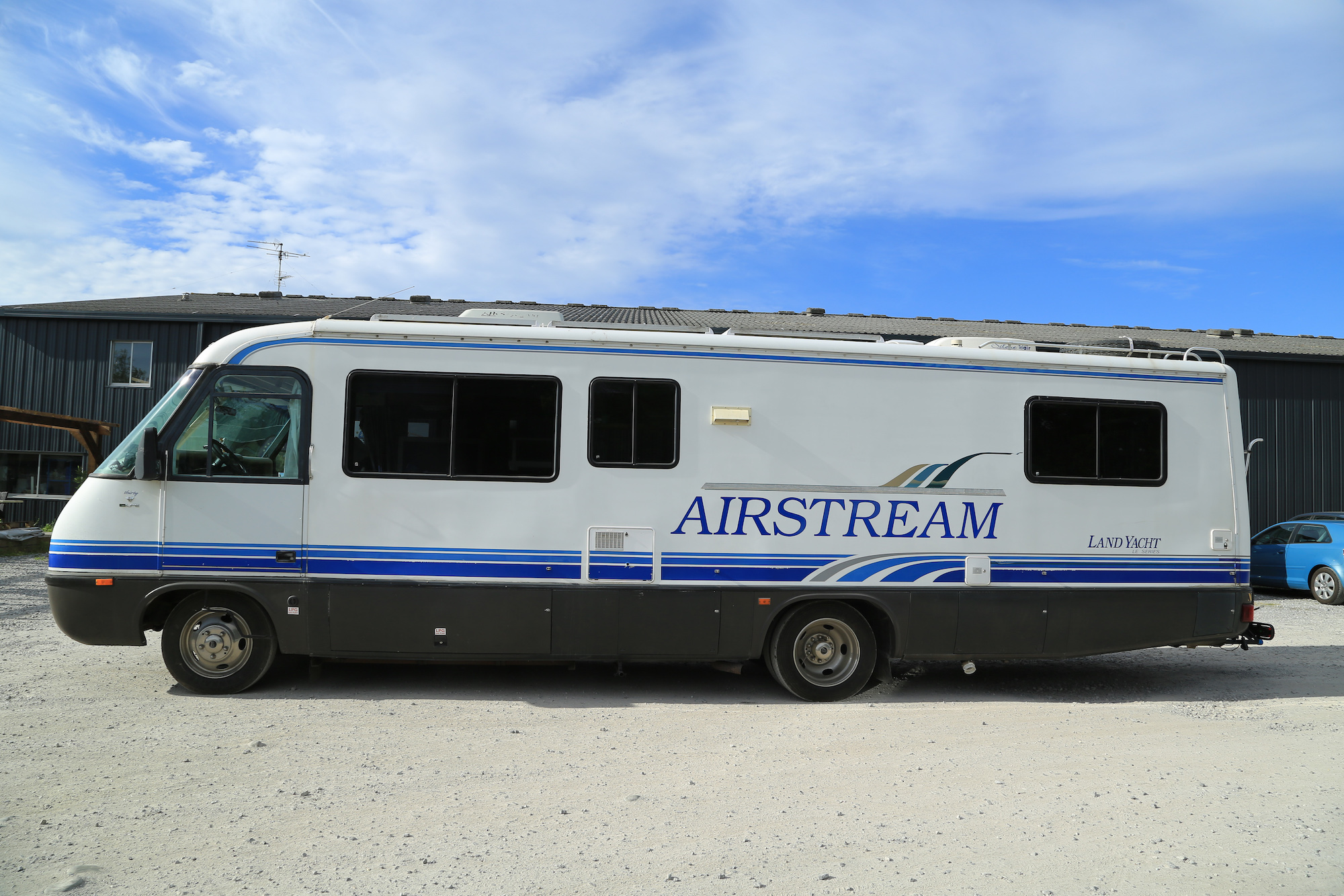 Camping car américain : GMC Chevrolet Airstream Land Yacht LE 30'
