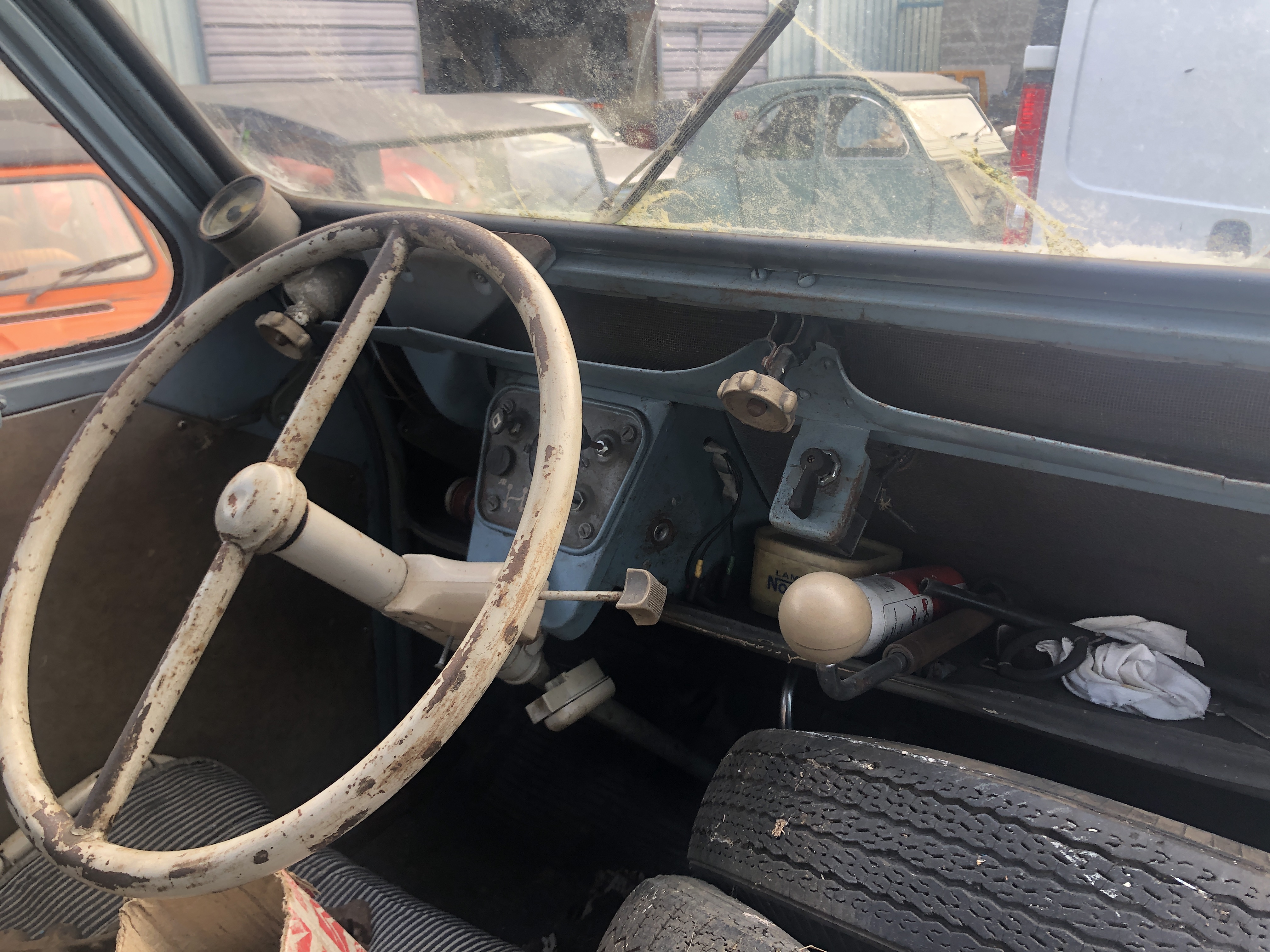2 CV de 59 complète avec carte grise - Sortie de grange, à restaurer