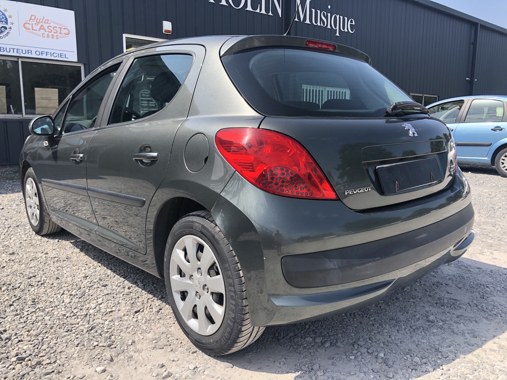 A vendre Peugeot 207 1.4 hdi 70ch Blue Lion Trendy grise de 2009