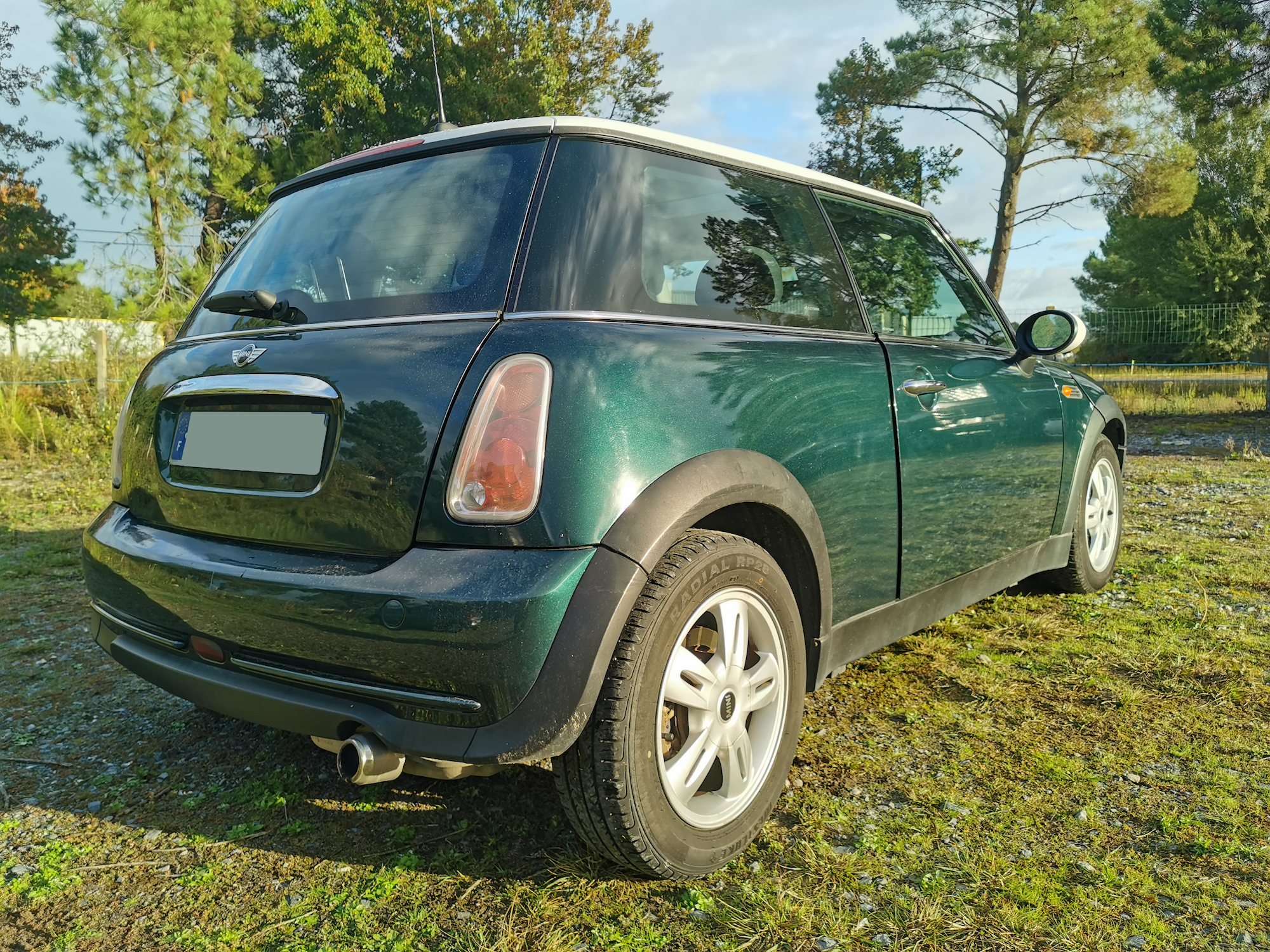 Mini Cooper 1.6 verte et blanche avec peu de km CT 👍