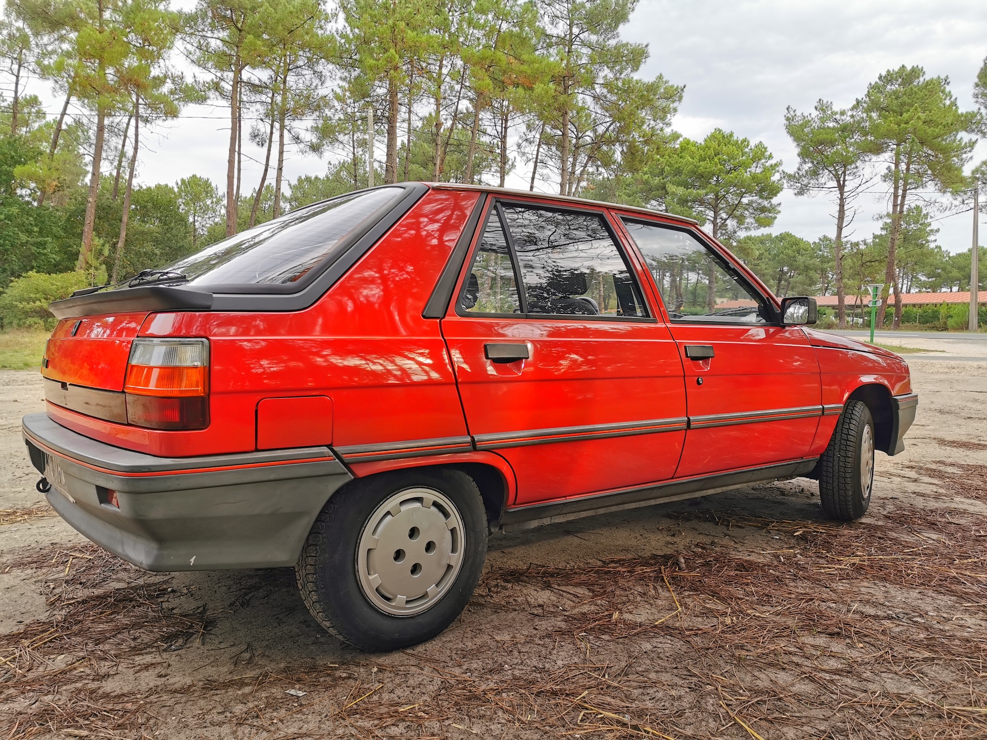 Renault R11 TL rouge dans un bel état de conservation ! (Jugez vous-même)