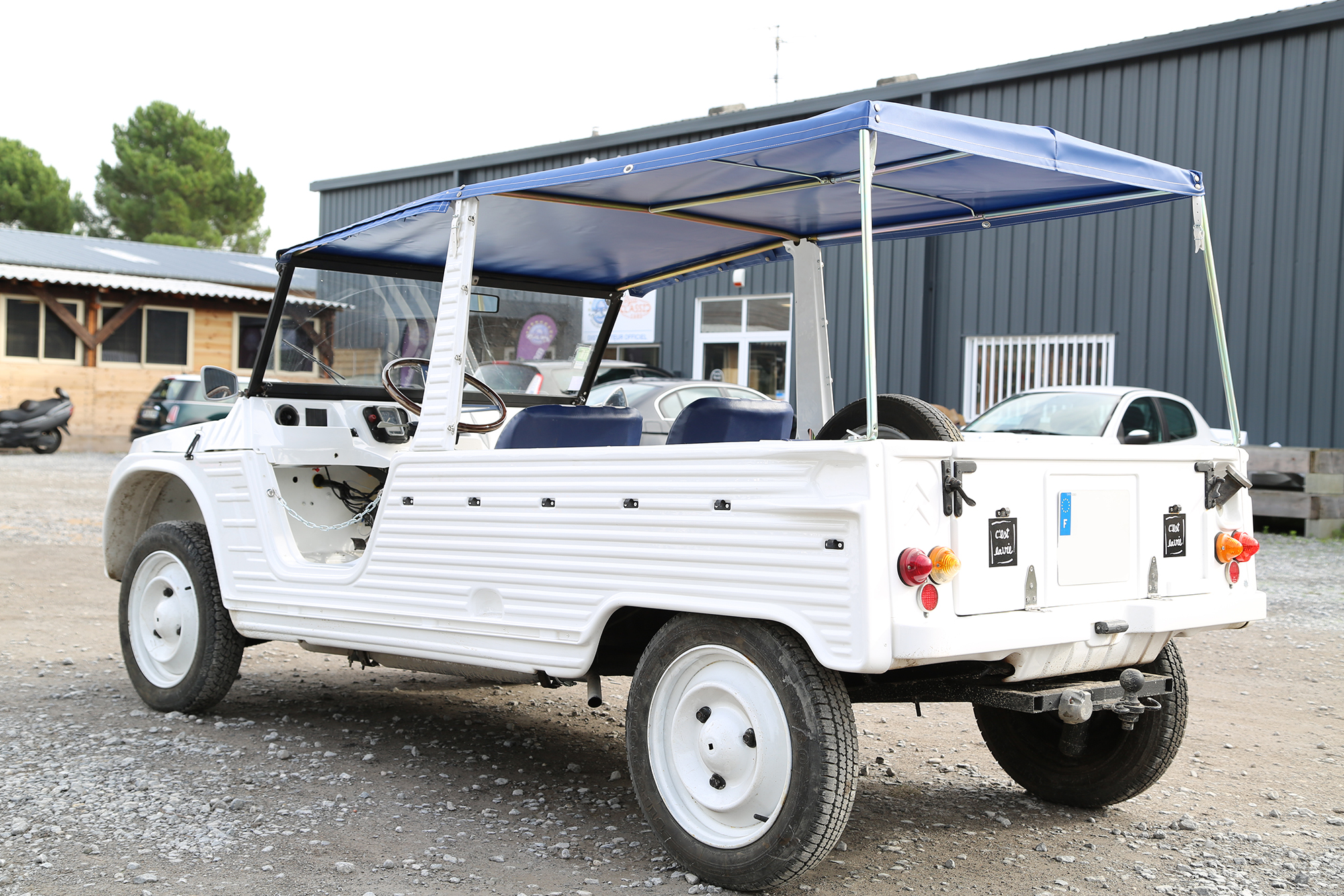 A vendre Méhari 4 places de 69 blanche et bleue restaurée