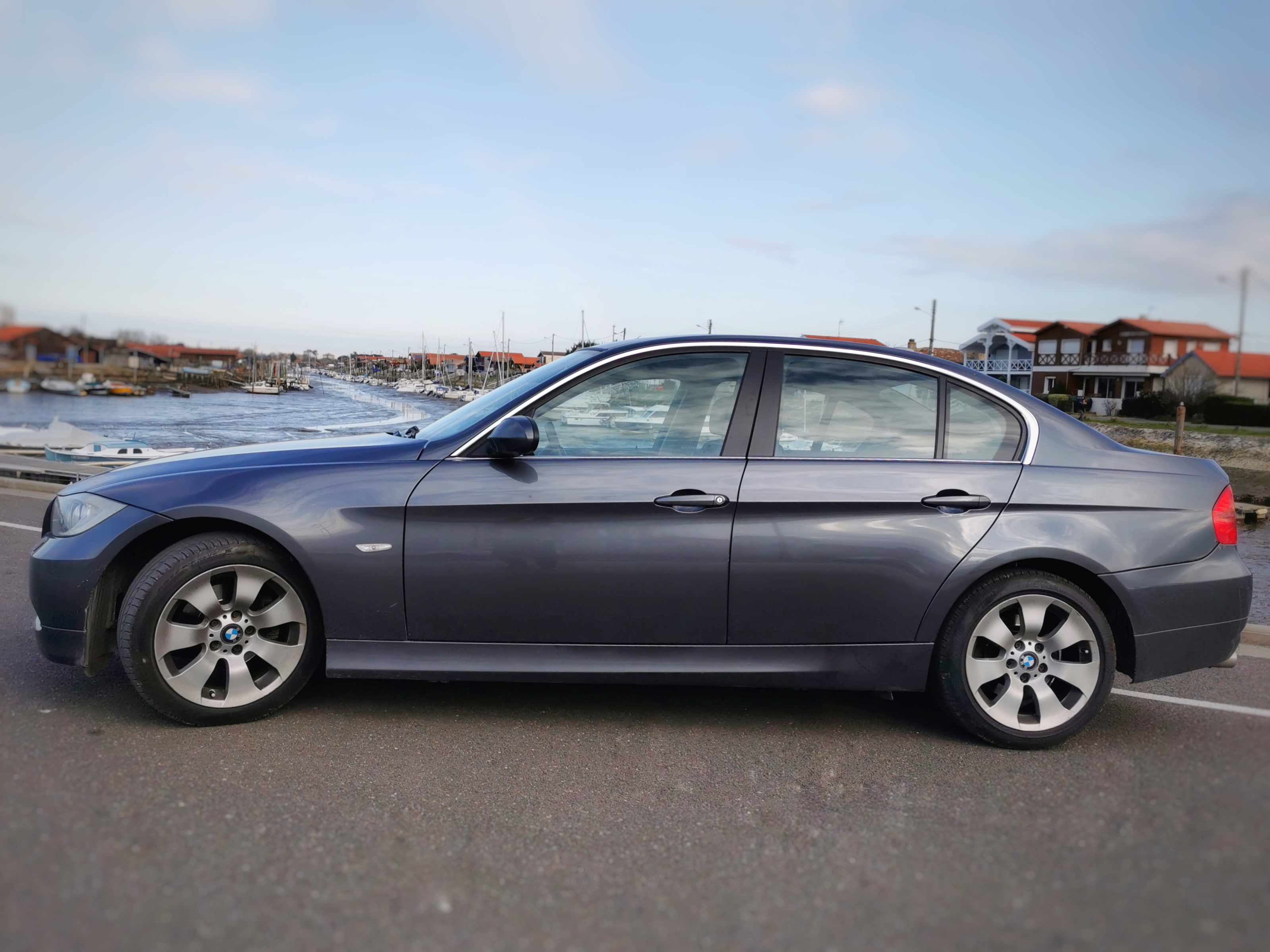 BMW 325 i E90 de 2005 nombreux équipements en parfait état