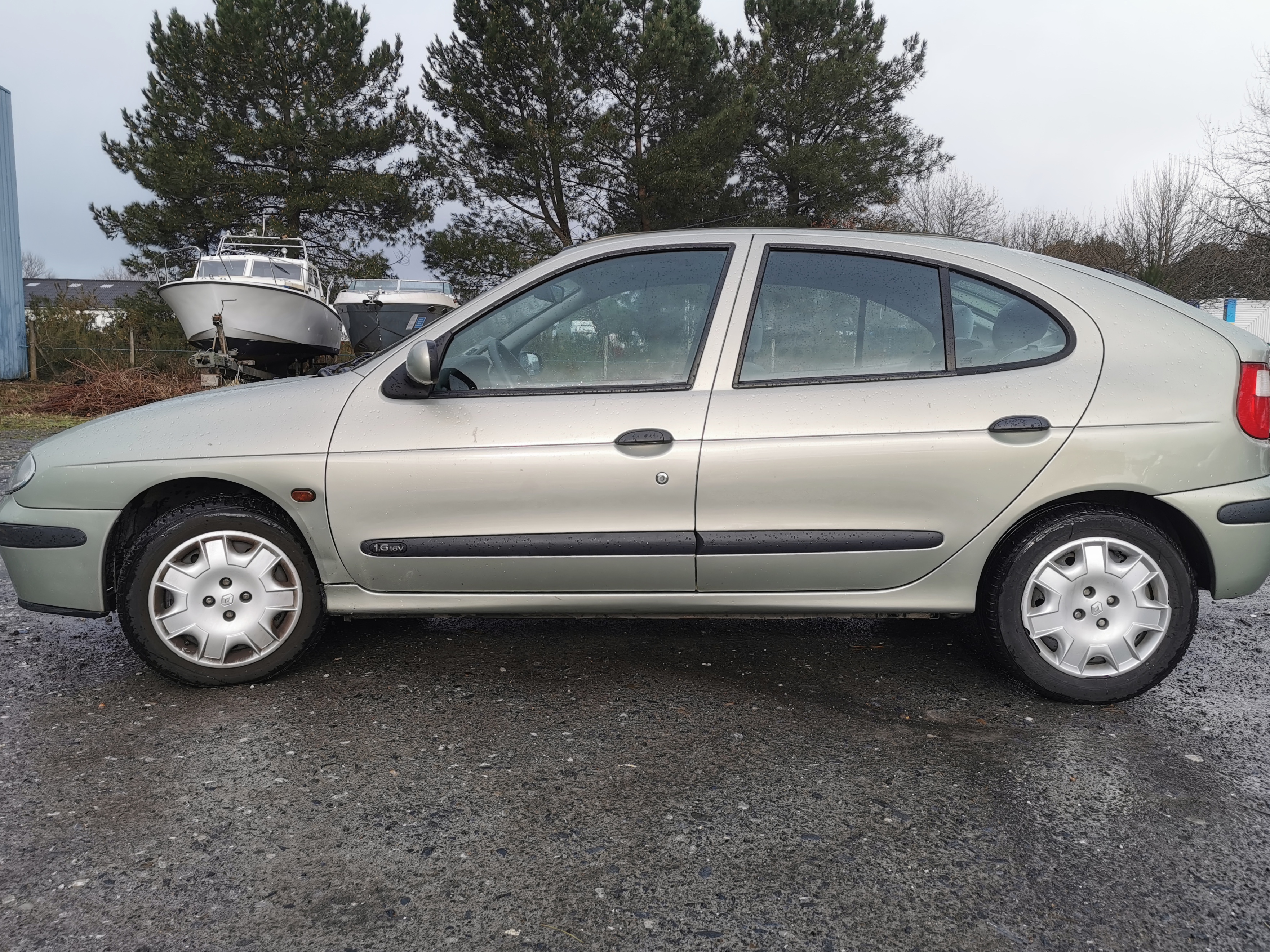 A VENDRE Renault Megane 1.6 16v de 2001 au contrôle technique ok