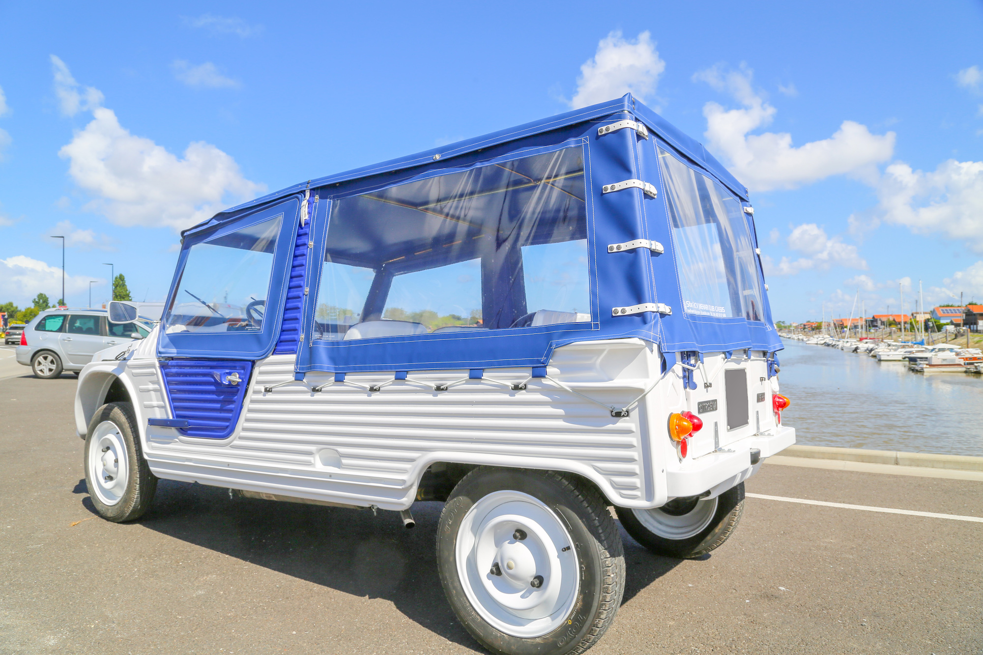 Offrez-vous une Méhari style Azur entièrement restaurée prête à rouler cet été Offrez-vous une Méhari style Azur entièrement restaurée prête à rouler cet été