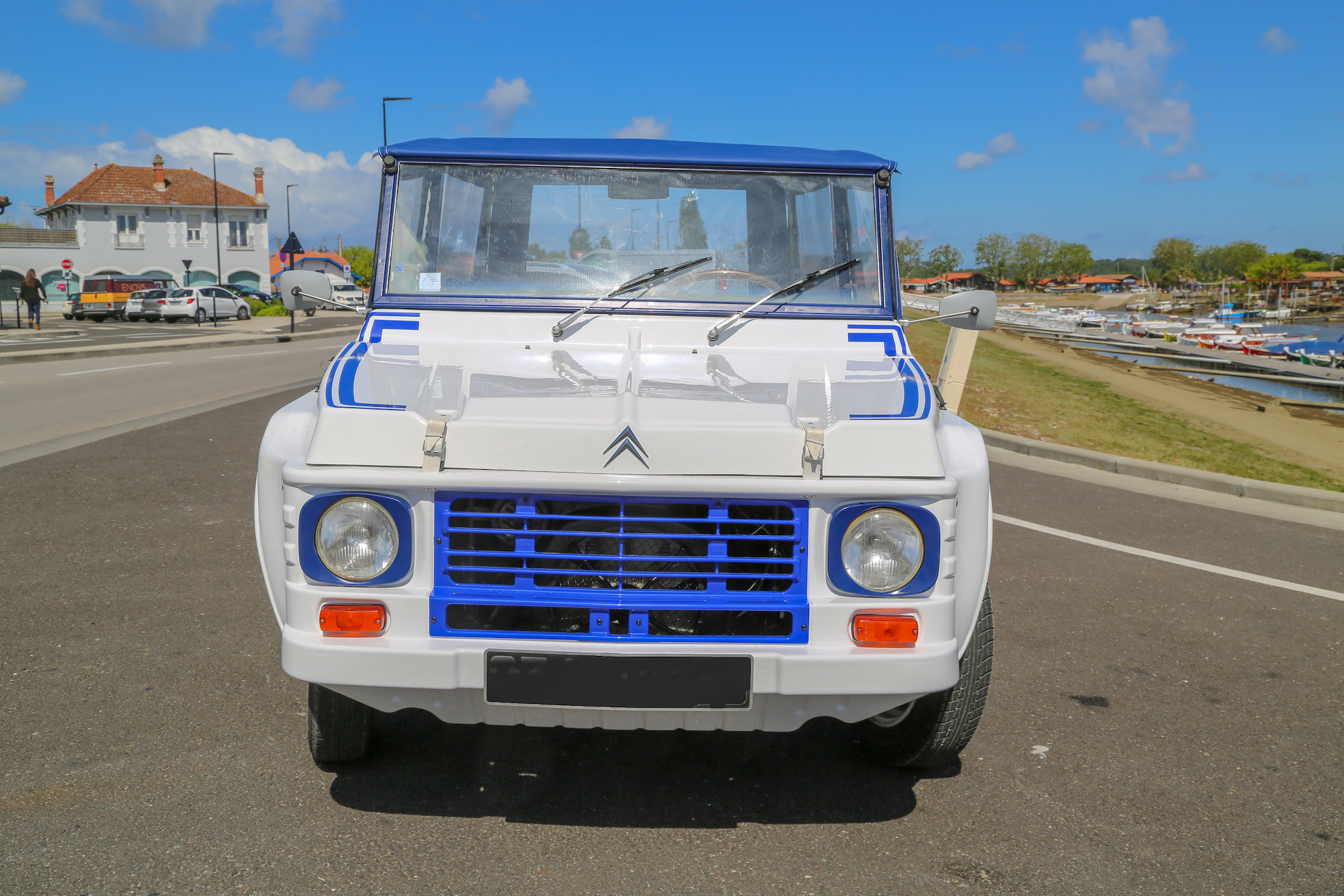 Offrez-vous une Méhari style Azur entièrement restaurée prête à rouler cet été Offrez-vous une Méhari style Azur entièrement restaurée prête à rouler cet été