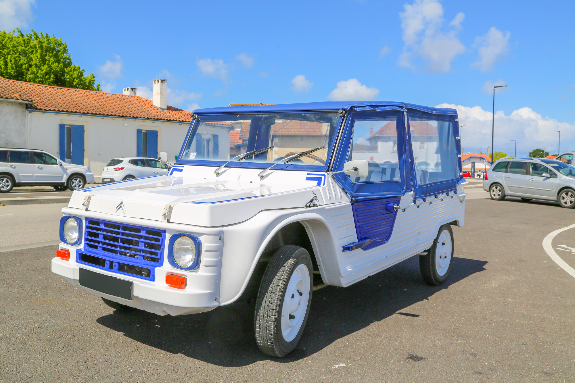 Offrez-vous une Méhari style Azur entièrement restaurée prête à rouler cet été Offrez-vous une Méhari style Azur entièrement restaurée prête à rouler cet été