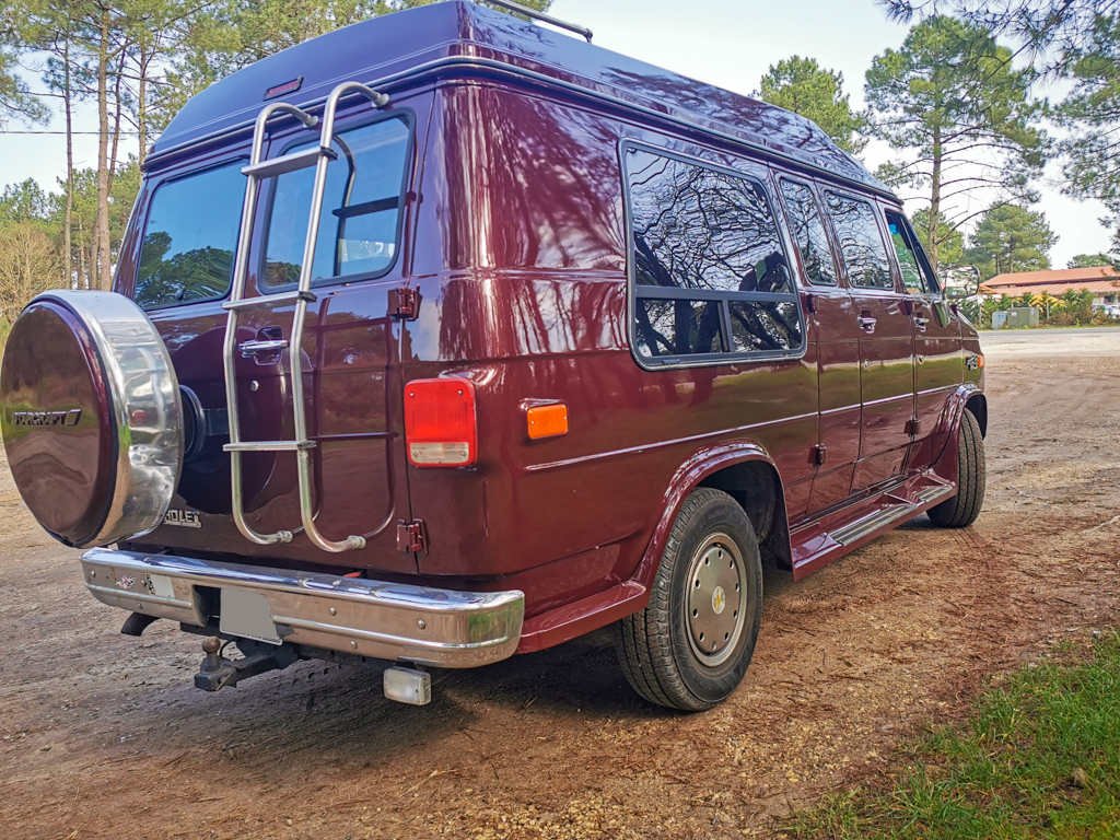A VENDRE Van Chevrolet G30 6.2l V8 diesel entièrement restauré