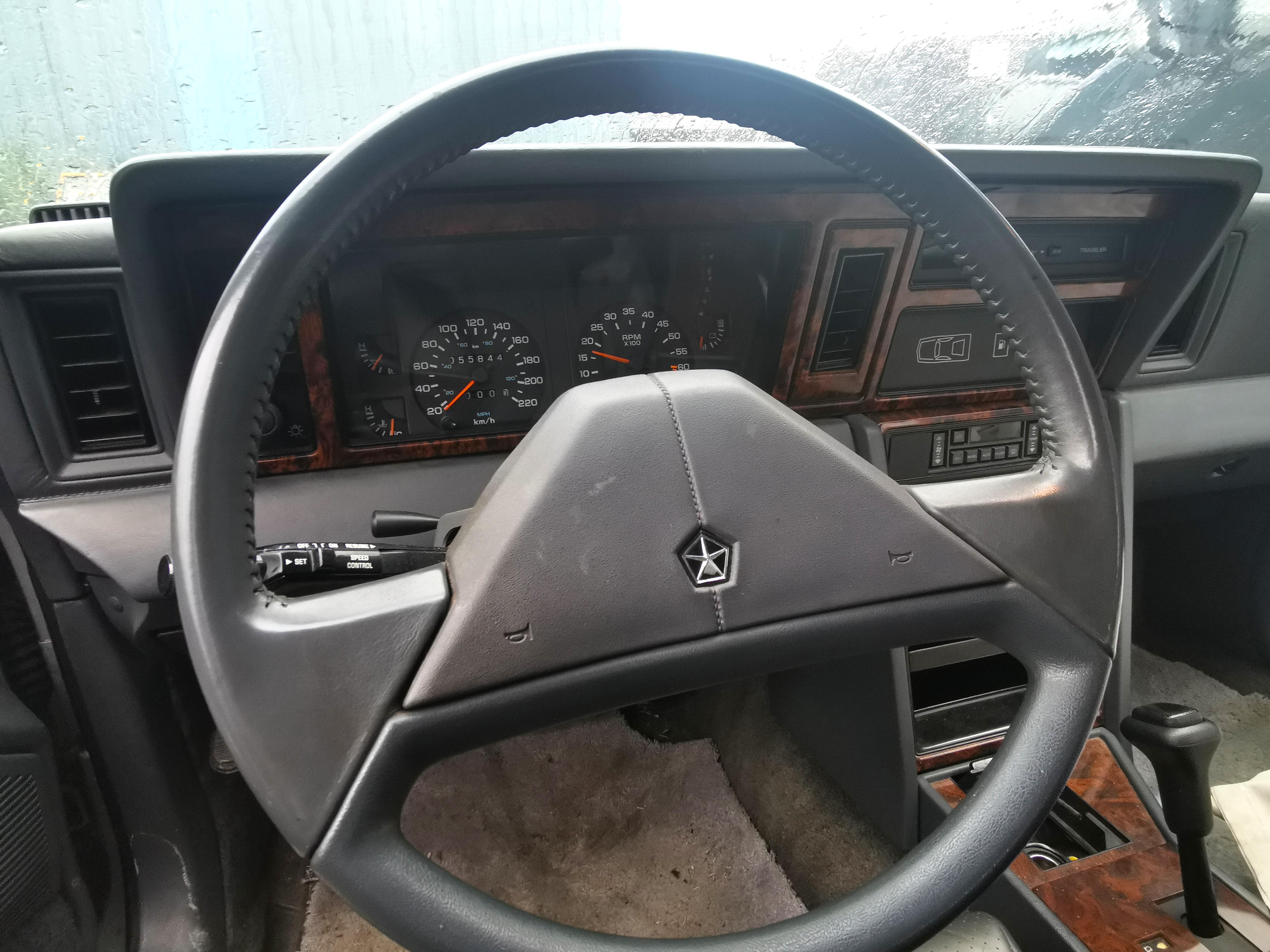 Chrysler Le Baron  cabriolet moteur 2.5 Turbo de 89 - Vivez votre rêve américain en bord de mer
