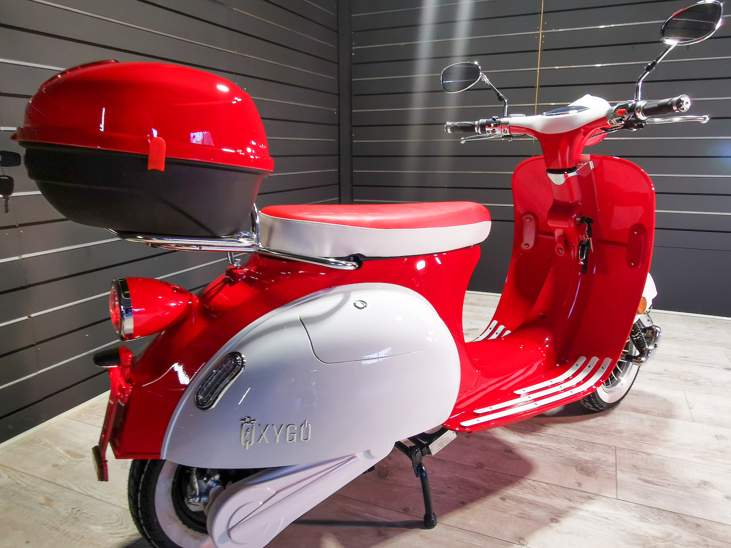Scooter électrique 50 : Tango d' Oxygo rouge et blanc