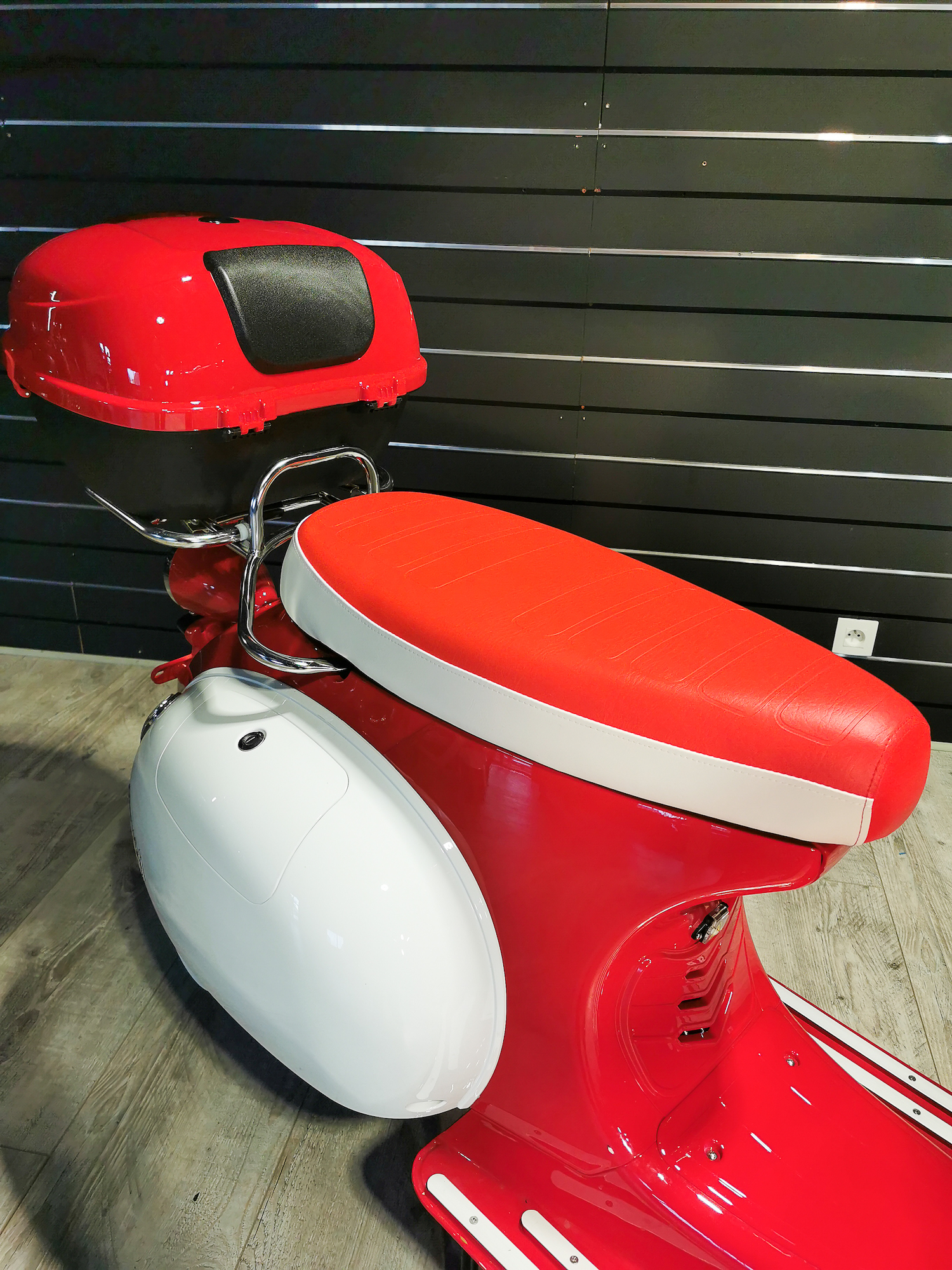 Scooter électrique 50 : Tango d' Oxygo rouge et blanc