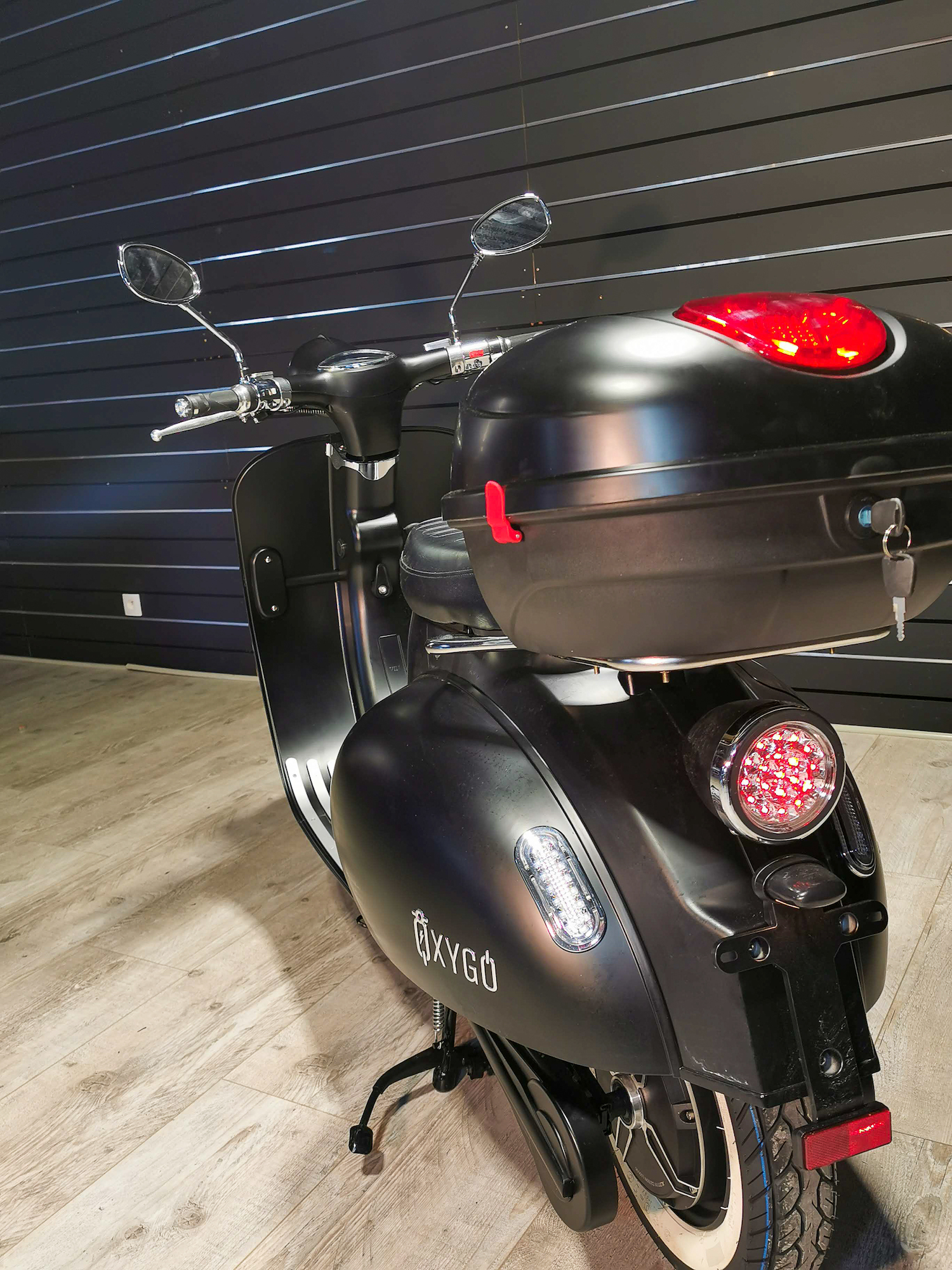 Scooter électrique 50 : Tango d' Oxygo noir mat