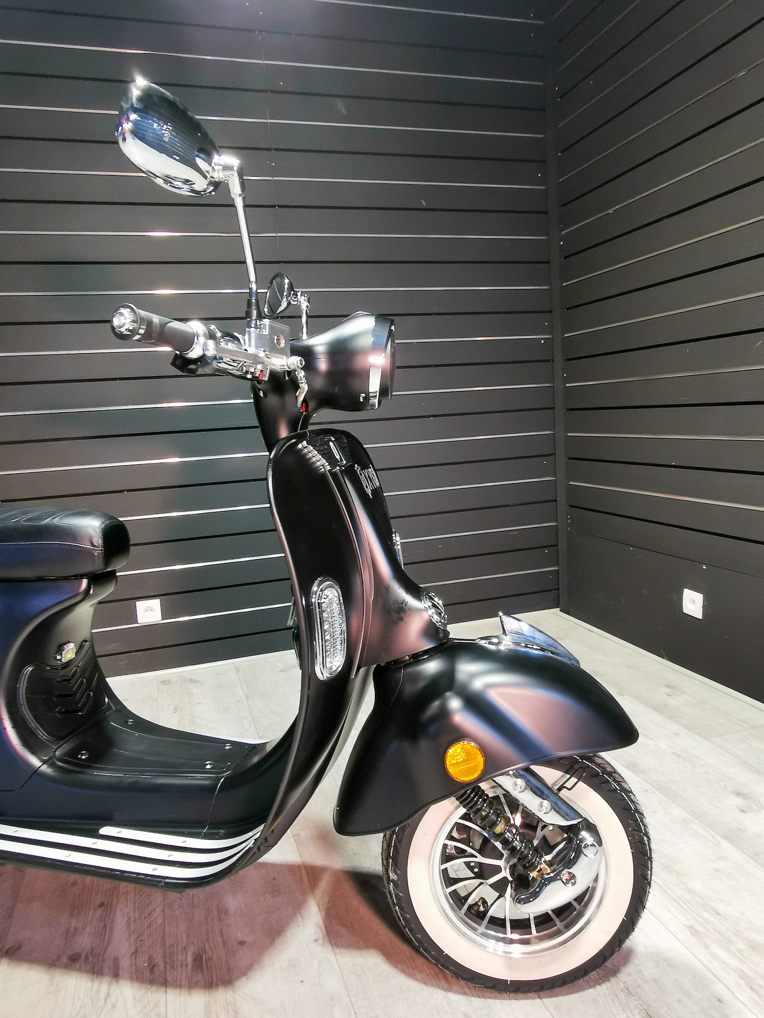 Scooter électrique 50 : Tango d' Oxygo noir mat