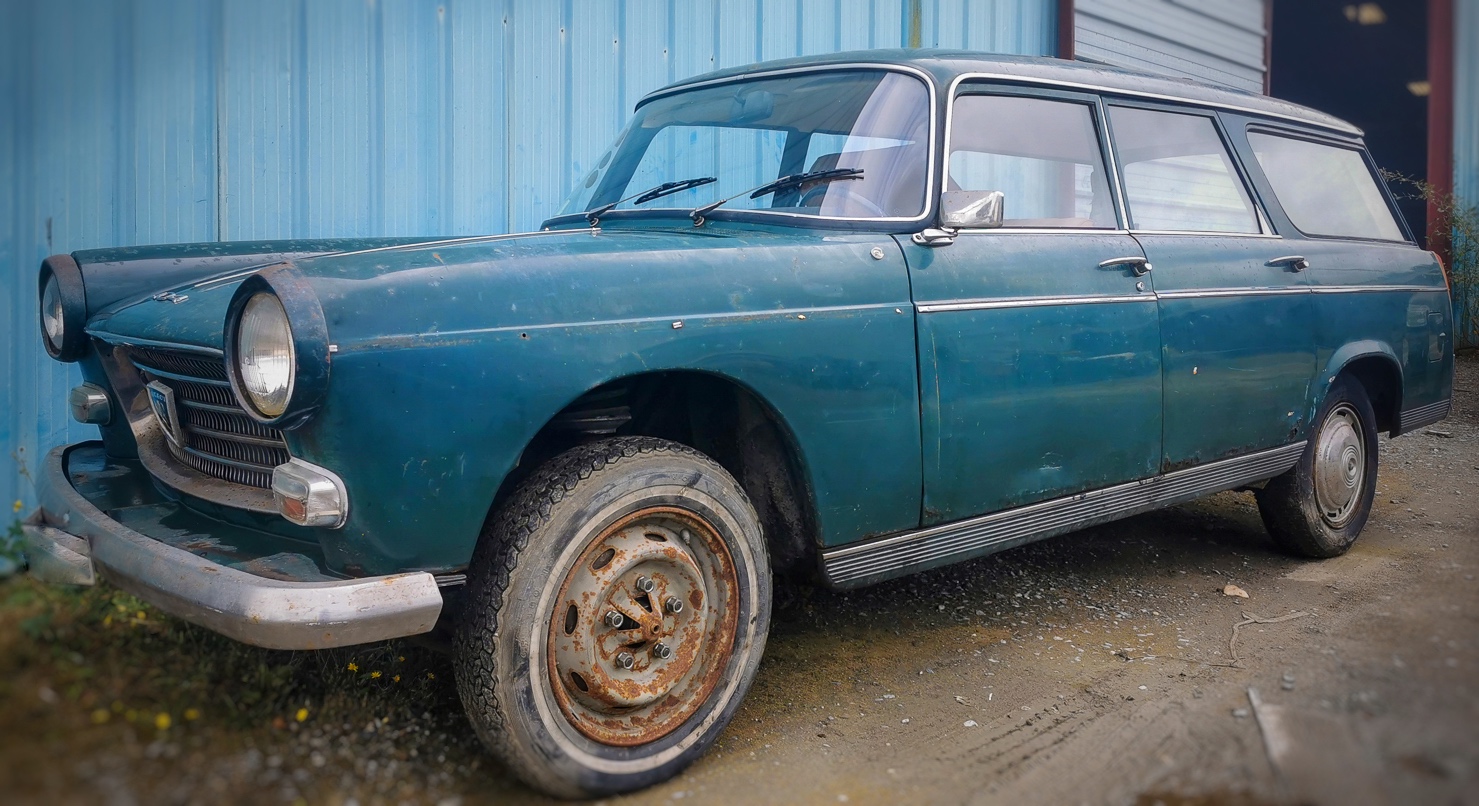 A vendre Peugeot 404 L break de 1968 de 1ère main à restaurer