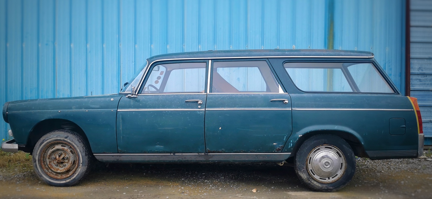 A vendre Peugeot 404 L break de 1968 de 1ère main à restaurer