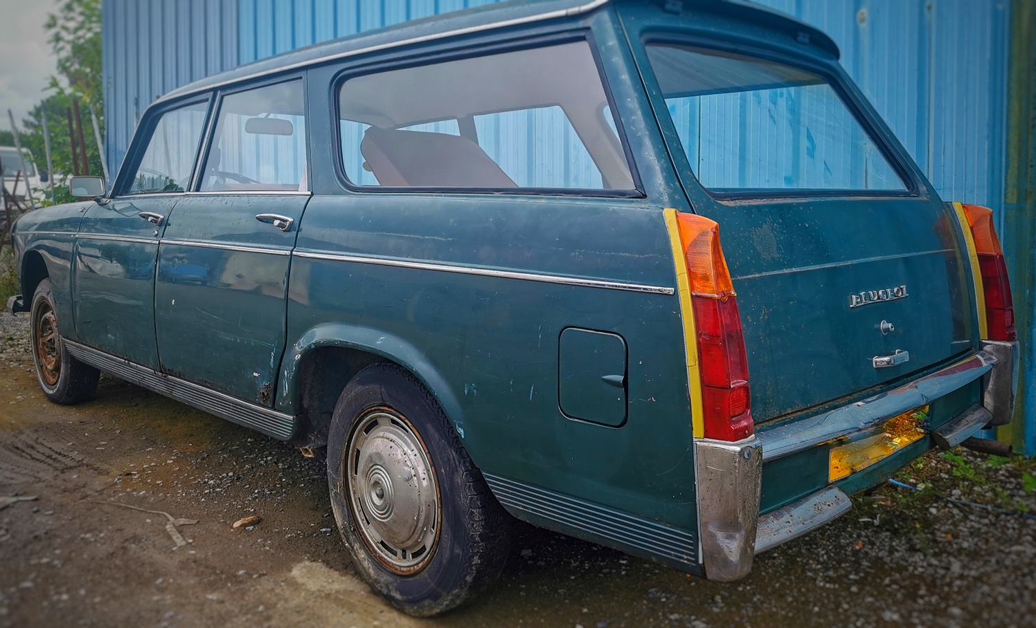 A vendre Peugeot 404 L break de 1968 de 1ère main à restaurer