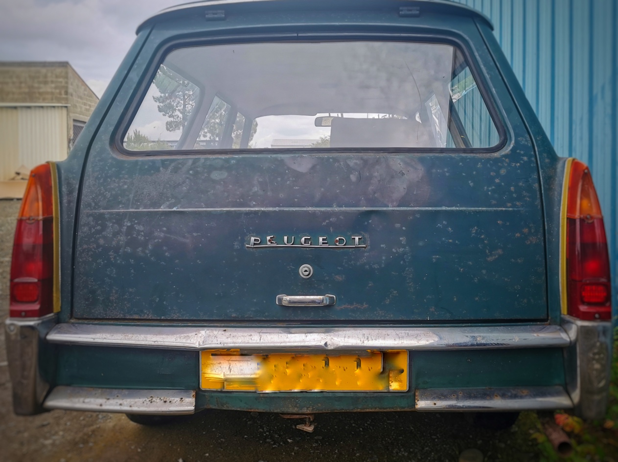 A vendre Peugeot 404 L break de 1968 de 1ère main à restaurer