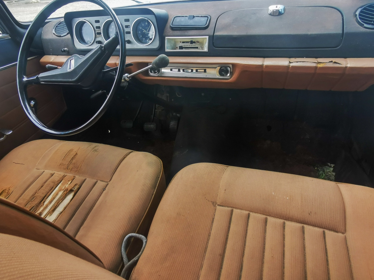 A vendre Peugeot 404 L break de 1968 de 1ère main à restaurer