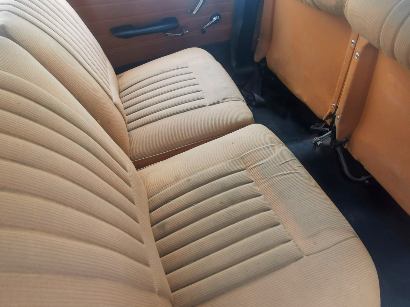 A vendre Peugeot 404 L break de 1968 de 1ère main à restaurer