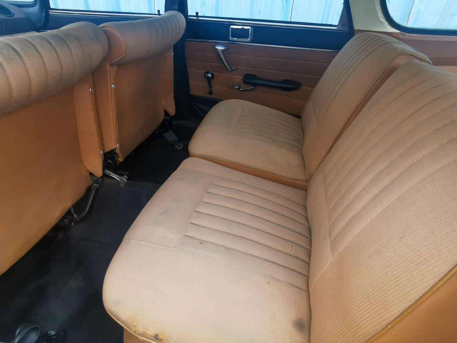 A vendre Peugeot 404 L break de 1968 de 1ère main à restaurer