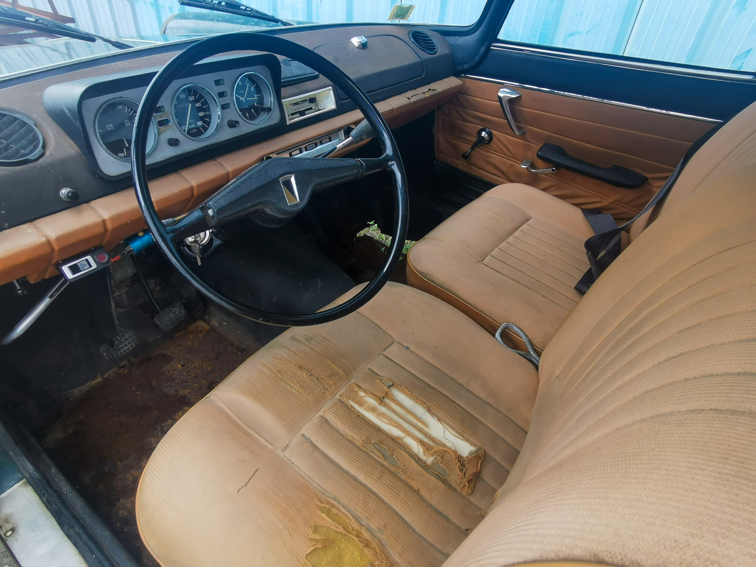 A vendre Peugeot 404 L break de 1968 de 1ère main à restaurer