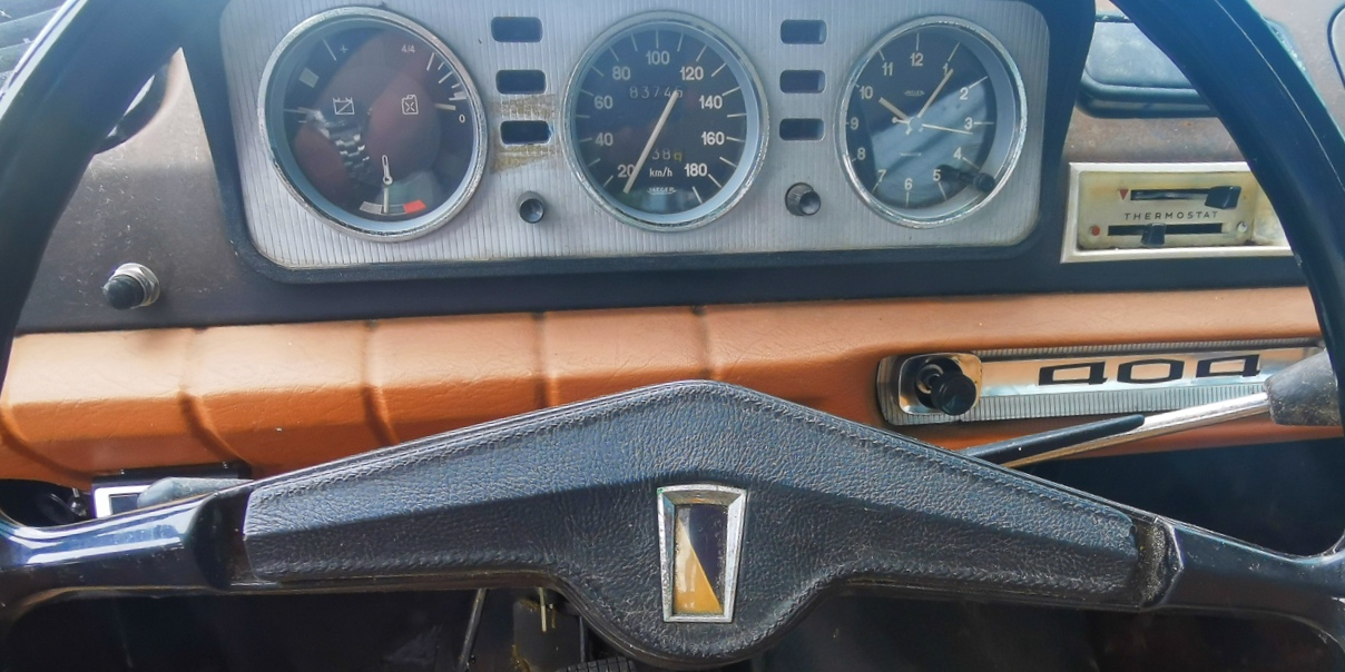 A vendre Peugeot 404 L break de 1968 de 1ère main à restaurer