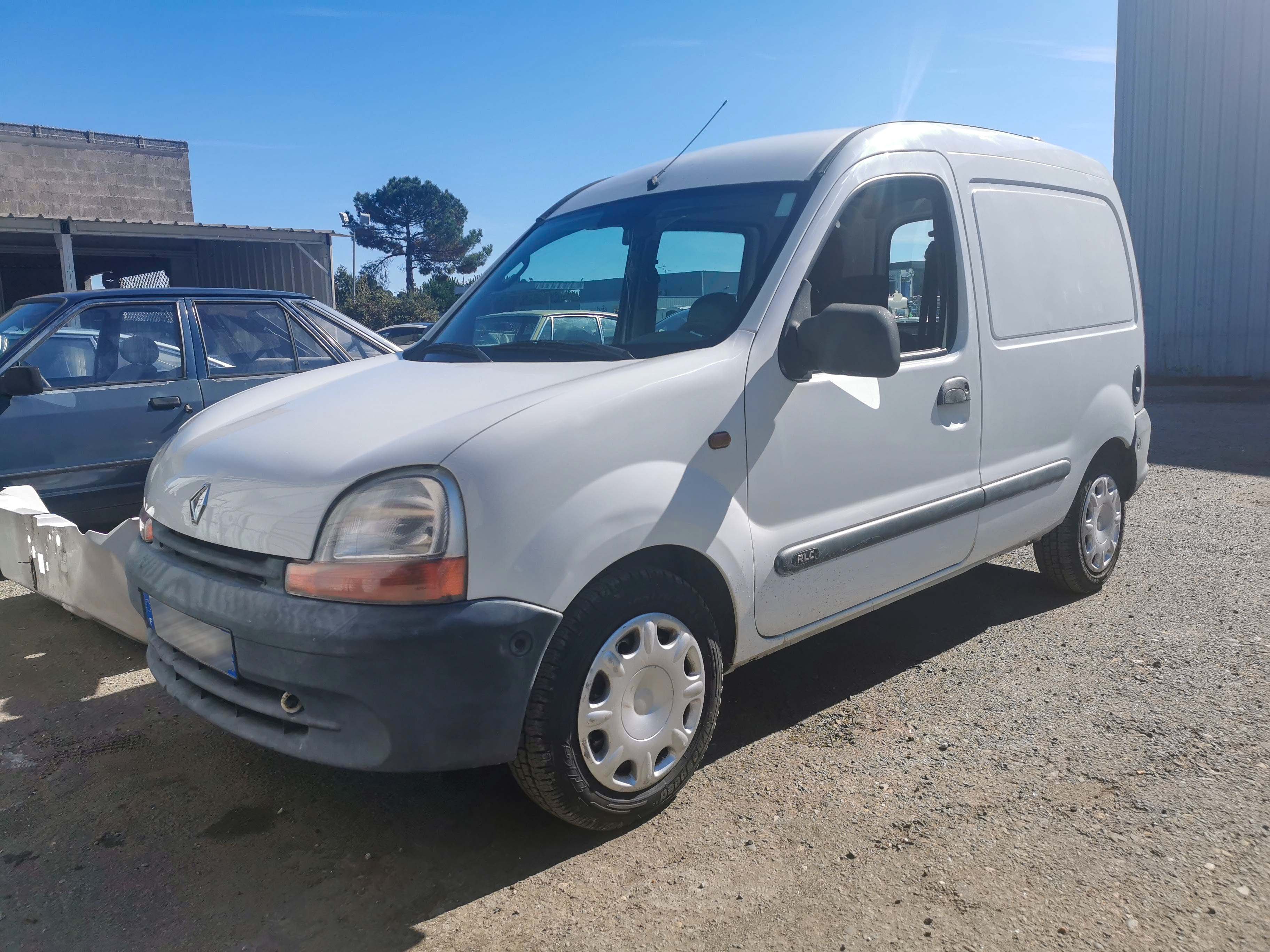 A vendre Renault Kangoo  1.9D entièrement révisé