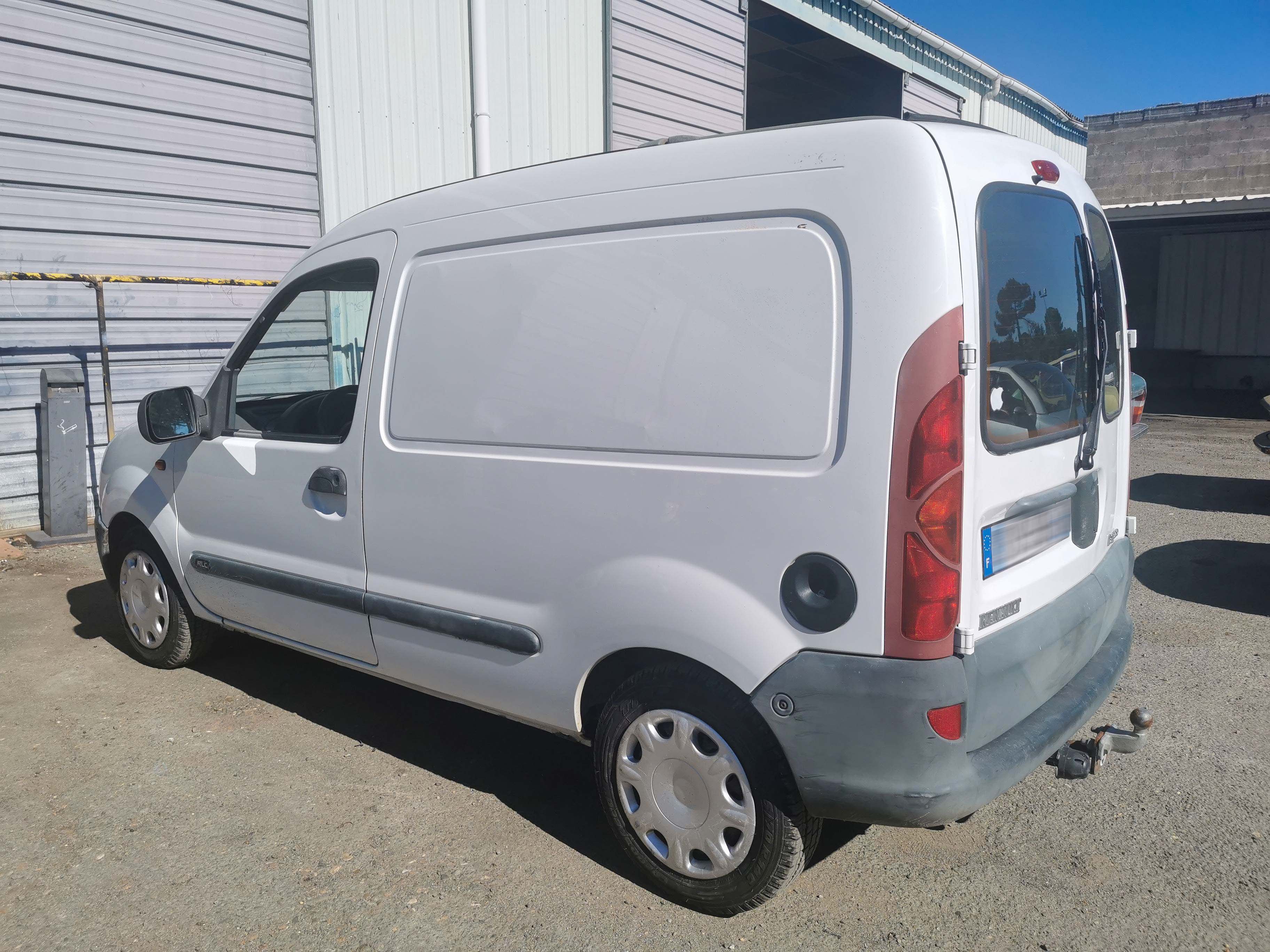 A vendre Renault Kangoo  1.9D entièrement révisé
