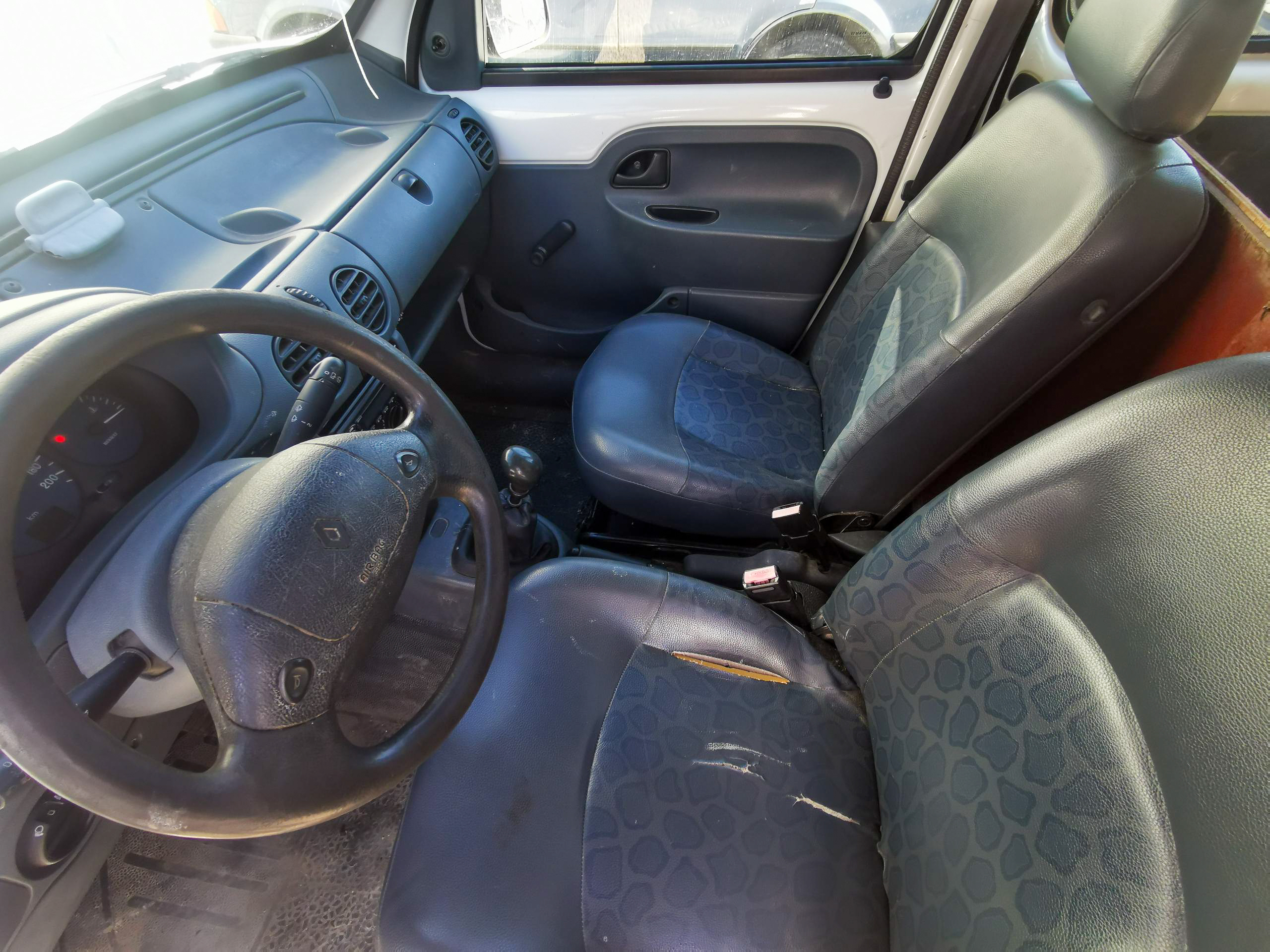 A vendre Renault Kangoo  1.9D entièrement révisé