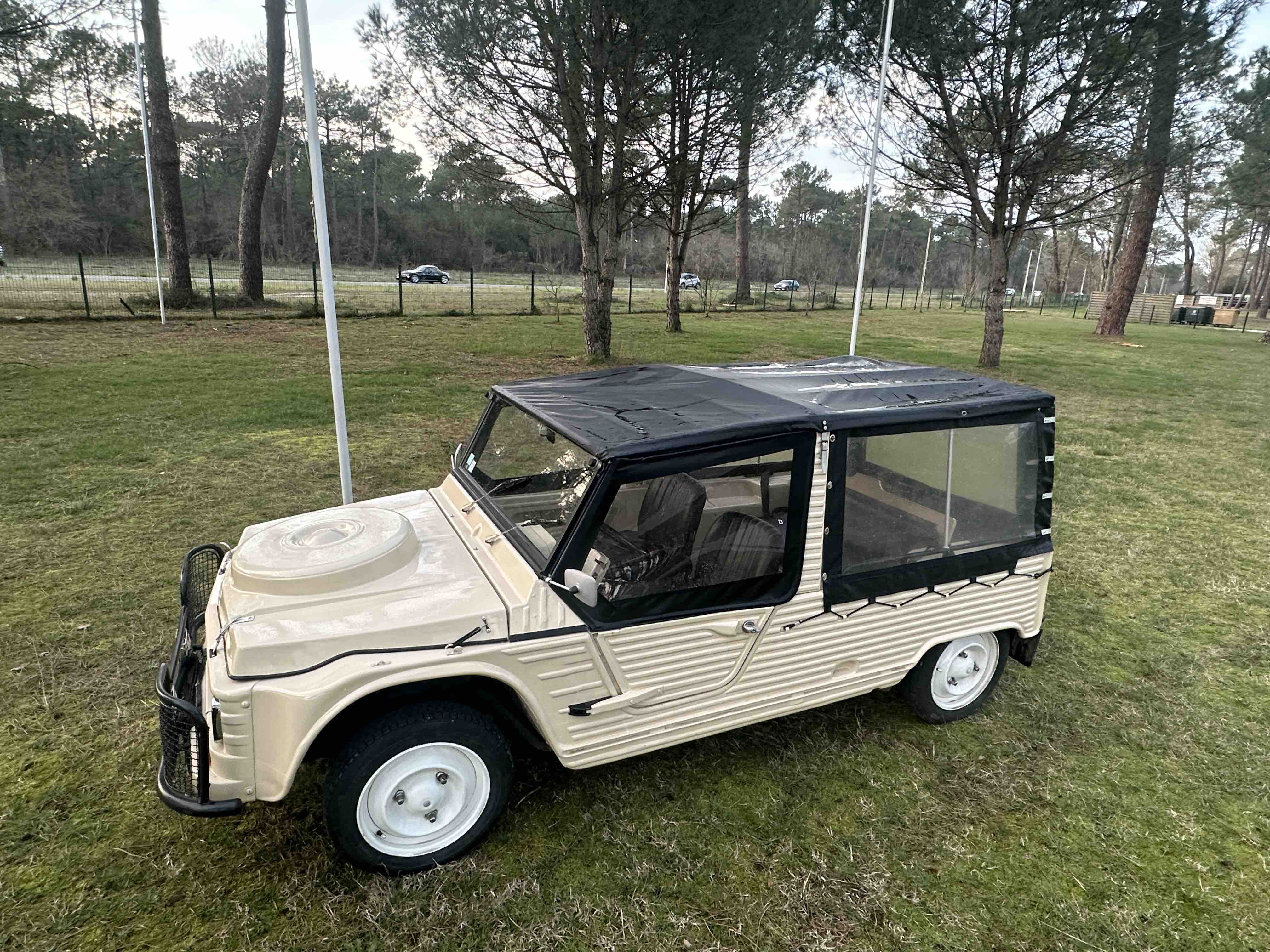 Mehari 4X4 en version 4 Places. Gros entretien mécanique fait (dont étanchéité moteur et amortisseurs)
