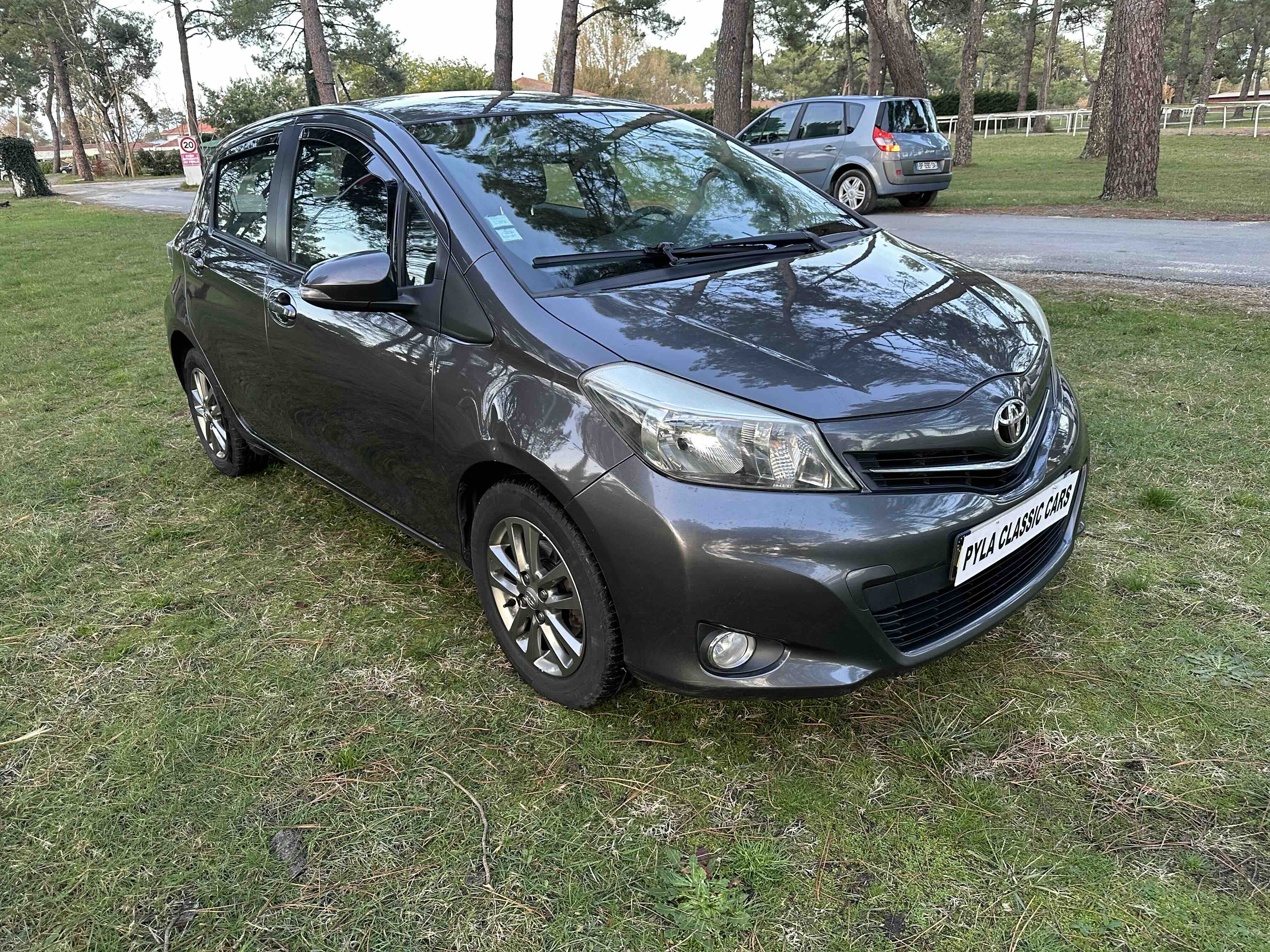 TOYOTA Yaris 1,3i de 2014