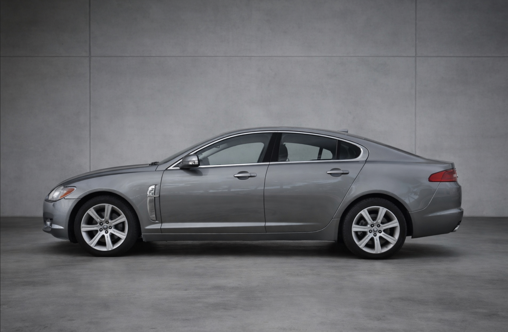 JAGUAR XF 2L7 V6 BI-TURBO | A vendre en parfait état (entretenue, révisée et garantie)