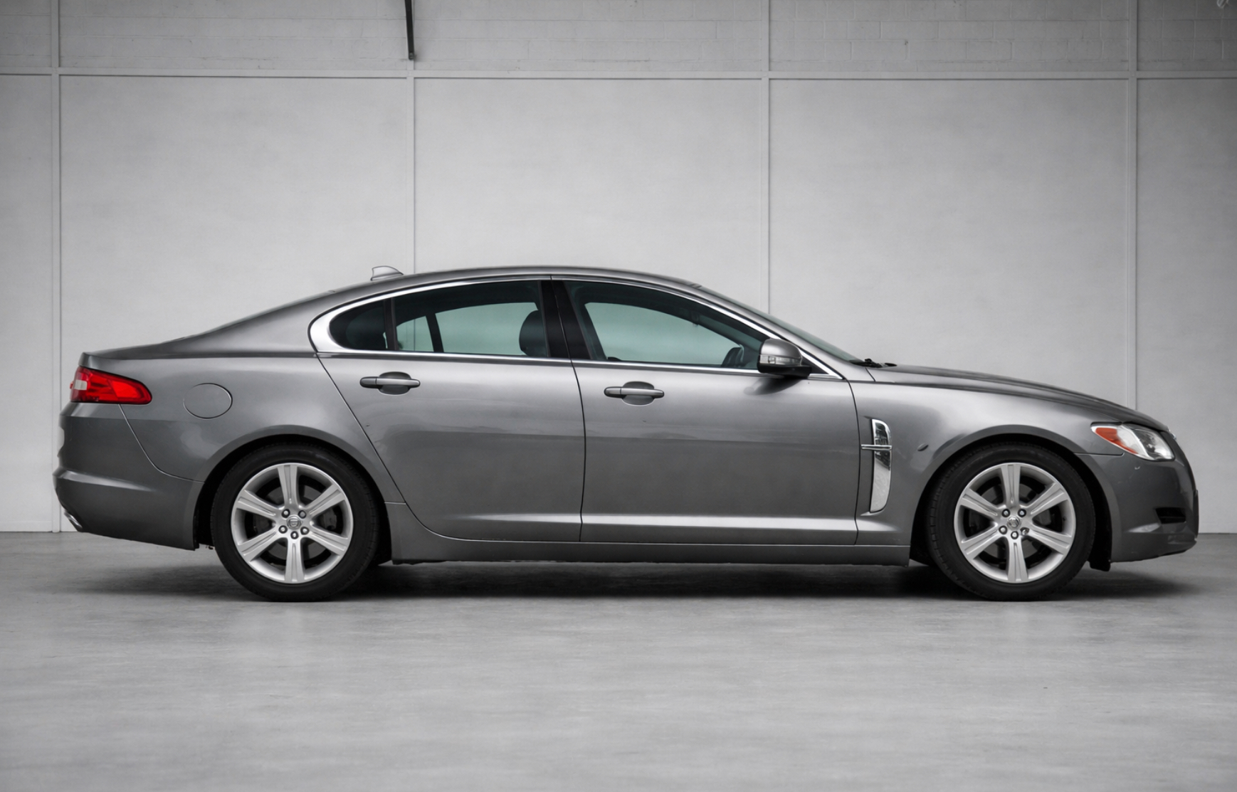 JAGUAR XF 2L7 V6 BI-TURBO | A vendre en parfait état (entretenue, révisée et garantie)