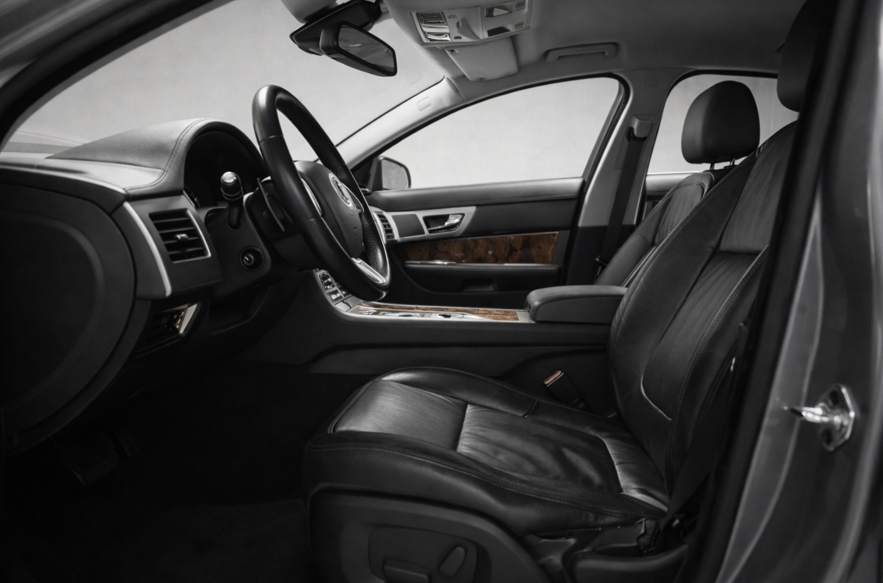 JAGUAR XF 2L7 V6 BI-TURBO | A vendre en parfait état (entretenue, révisée et garantie)