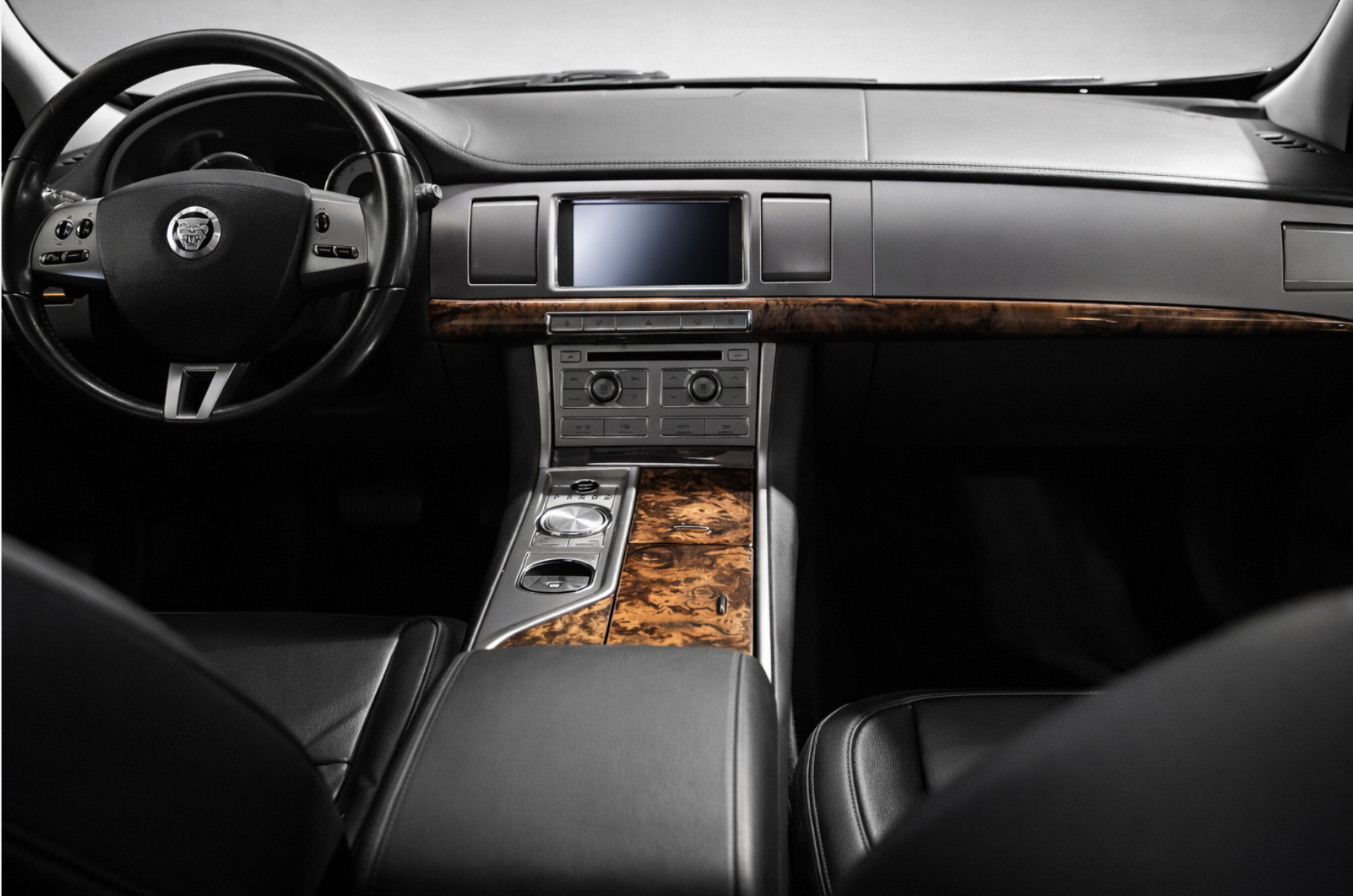 JAGUAR XF 2L7 V6 BI-TURBO | A vendre en parfait état (entretenue, révisée et garantie)