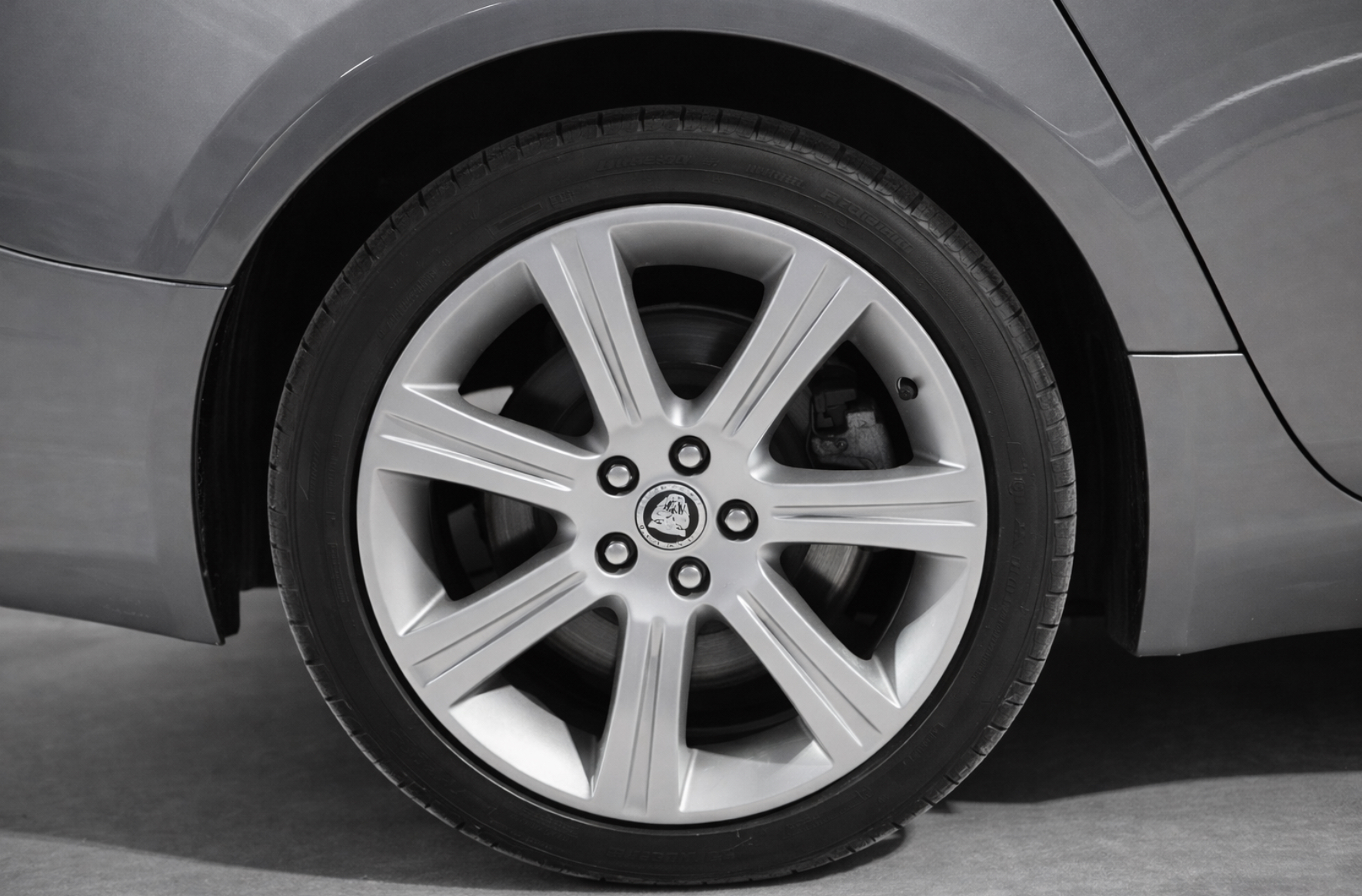 JAGUAR XF 2L7 V6 BI-TURBO | A vendre en parfait état (entretenue, révisée et garantie)