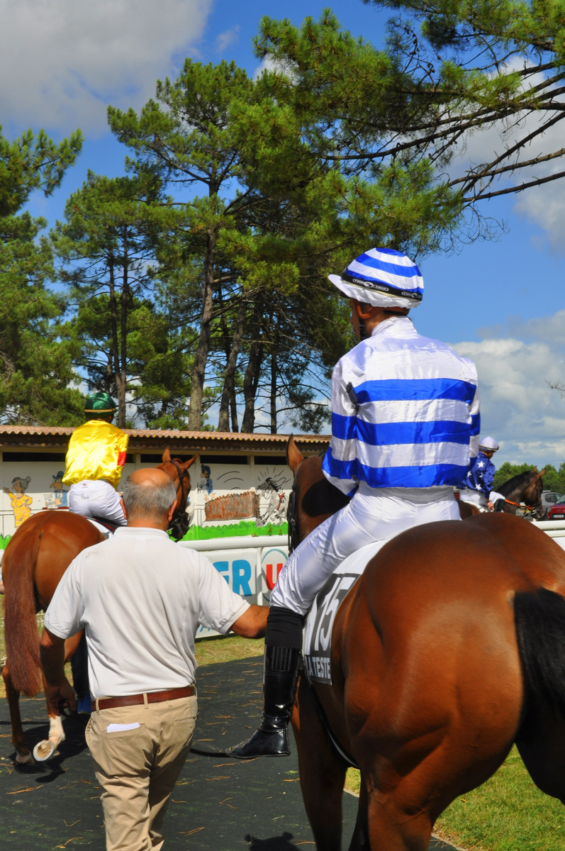 presentation-jockey-chevaux-hippodrome-la-teste